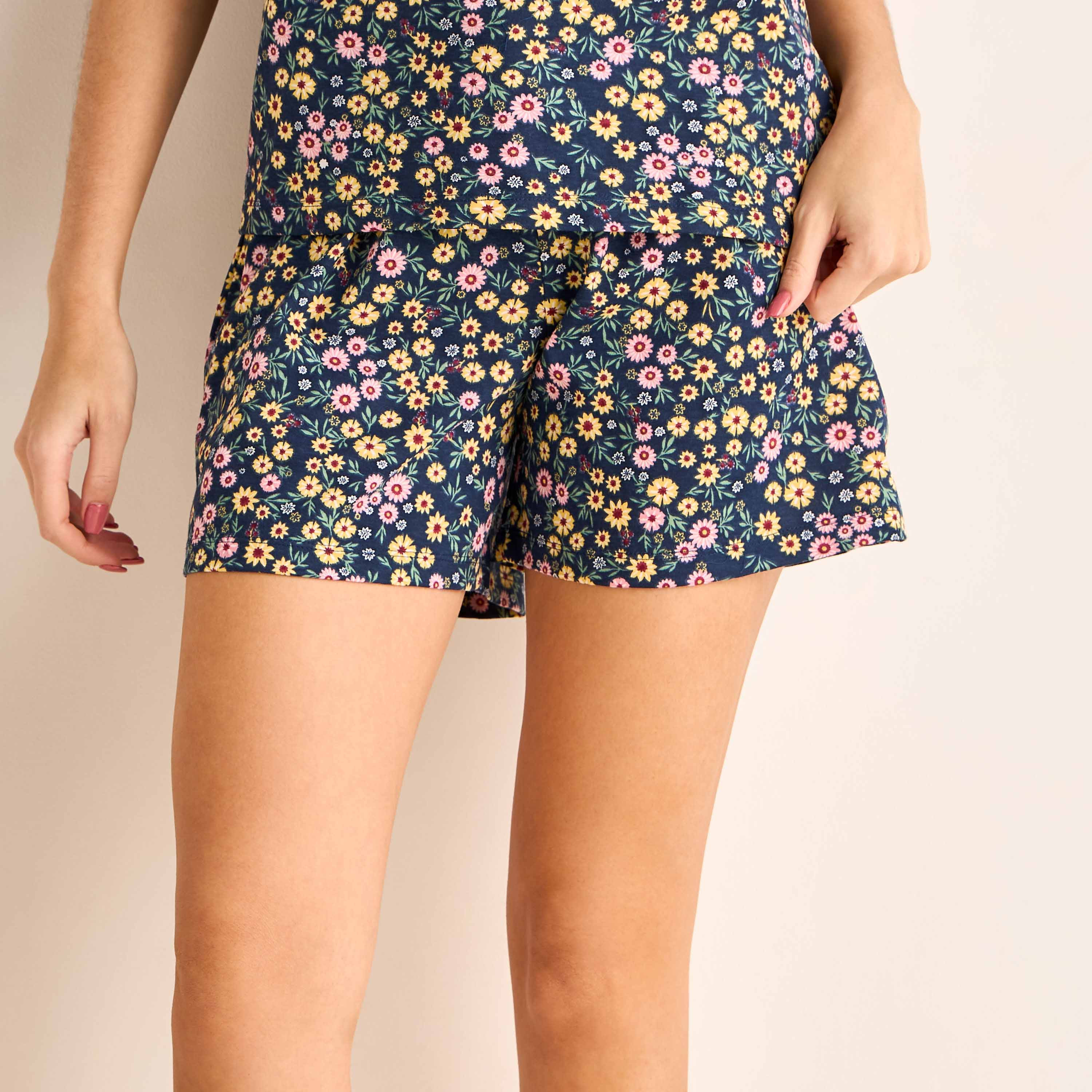 طقم بيجاما شورت تيشيرت مع شورت-women-clothing-nightwear-pyjamas-shortsets-image-4