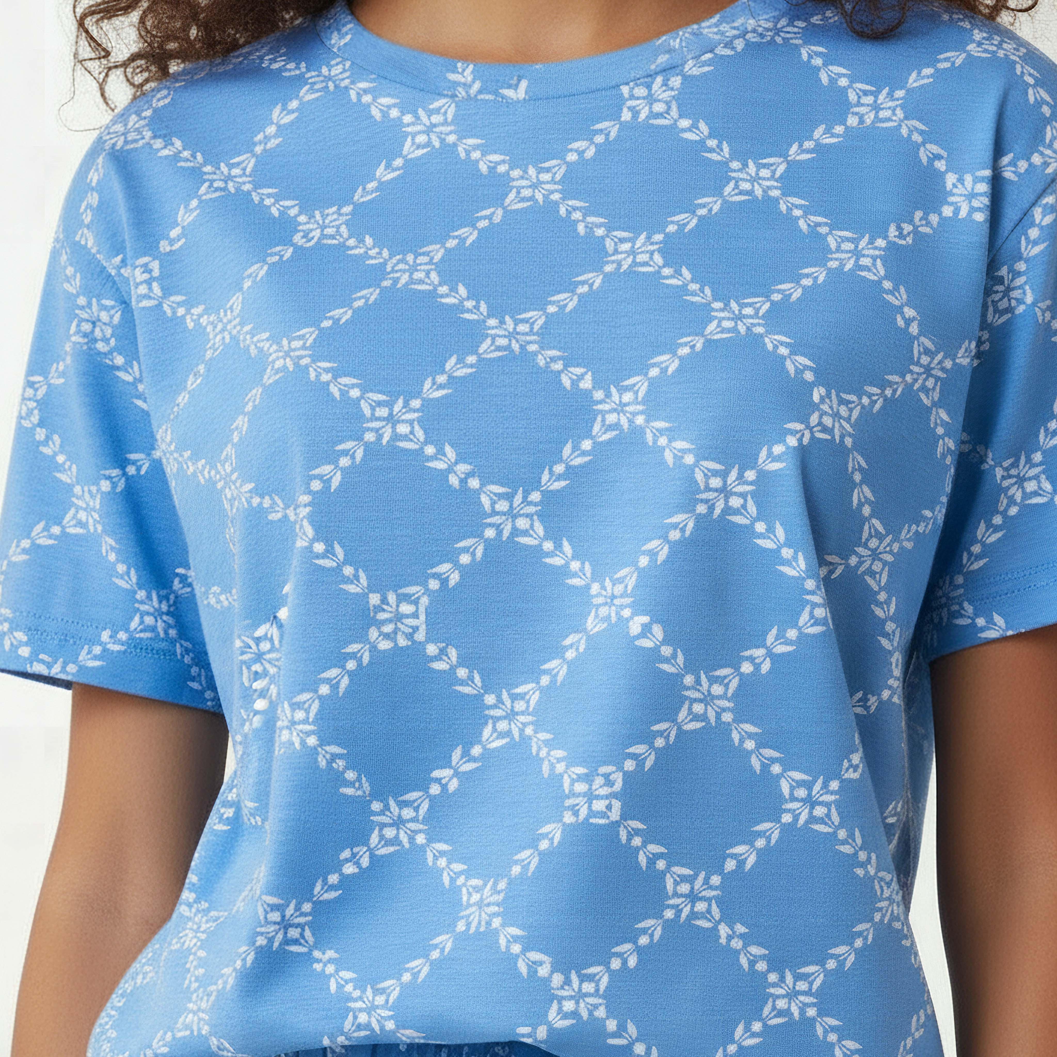 طقم بيجاما تيشيرت وشورت بطبعات-women-clothing-nightwear-pyjamas-shortsets-image-2