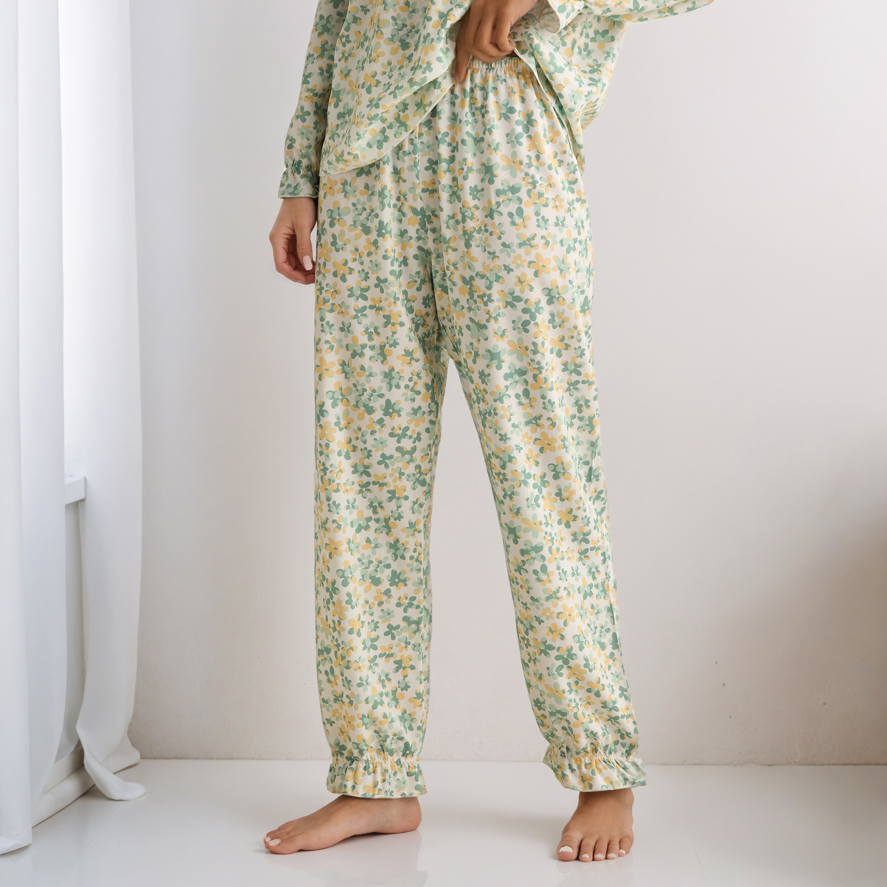 Pyjama Set Top & Trousers-women-clothing-nightwear-pyjamas-longsets-image-4