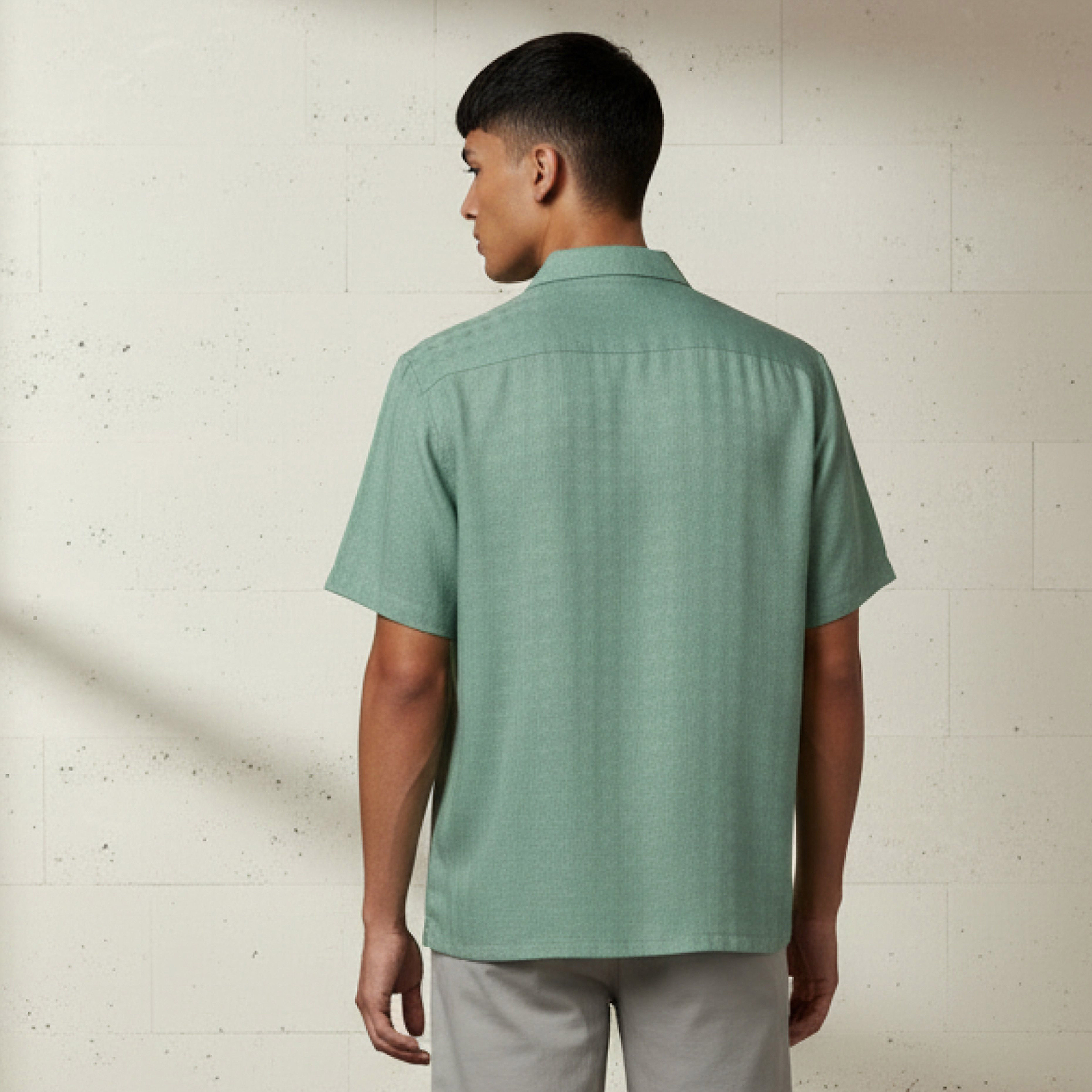 قميص بقصّة عادية وياقة كامب بارز الملمس وأكمام قصيرة-men-clothing-shirts-image-3