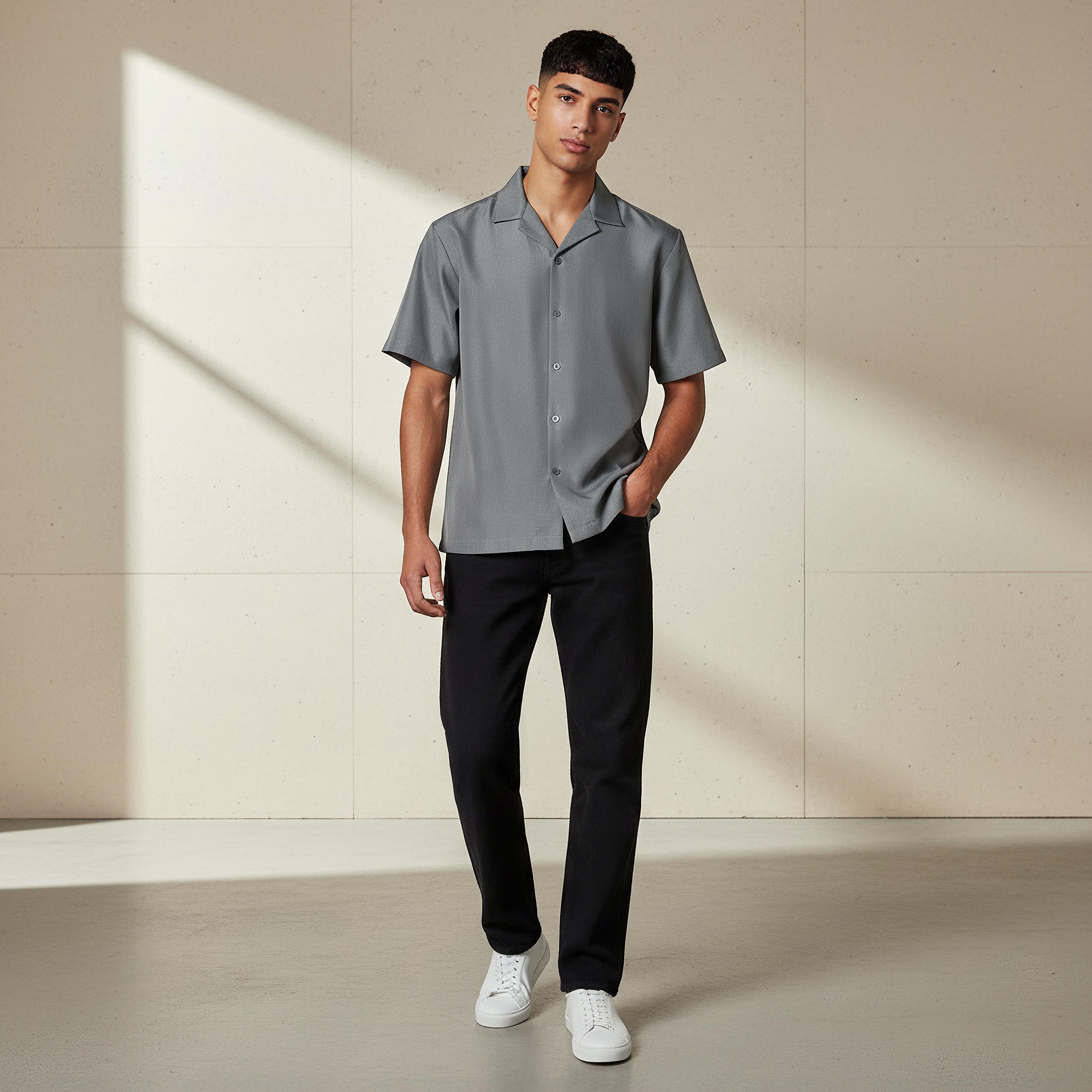 قميص بارز الملمس بياقة كامب وأكمام قصيرة وقصة عادية للرجال-men-clothing-shirts-image-2