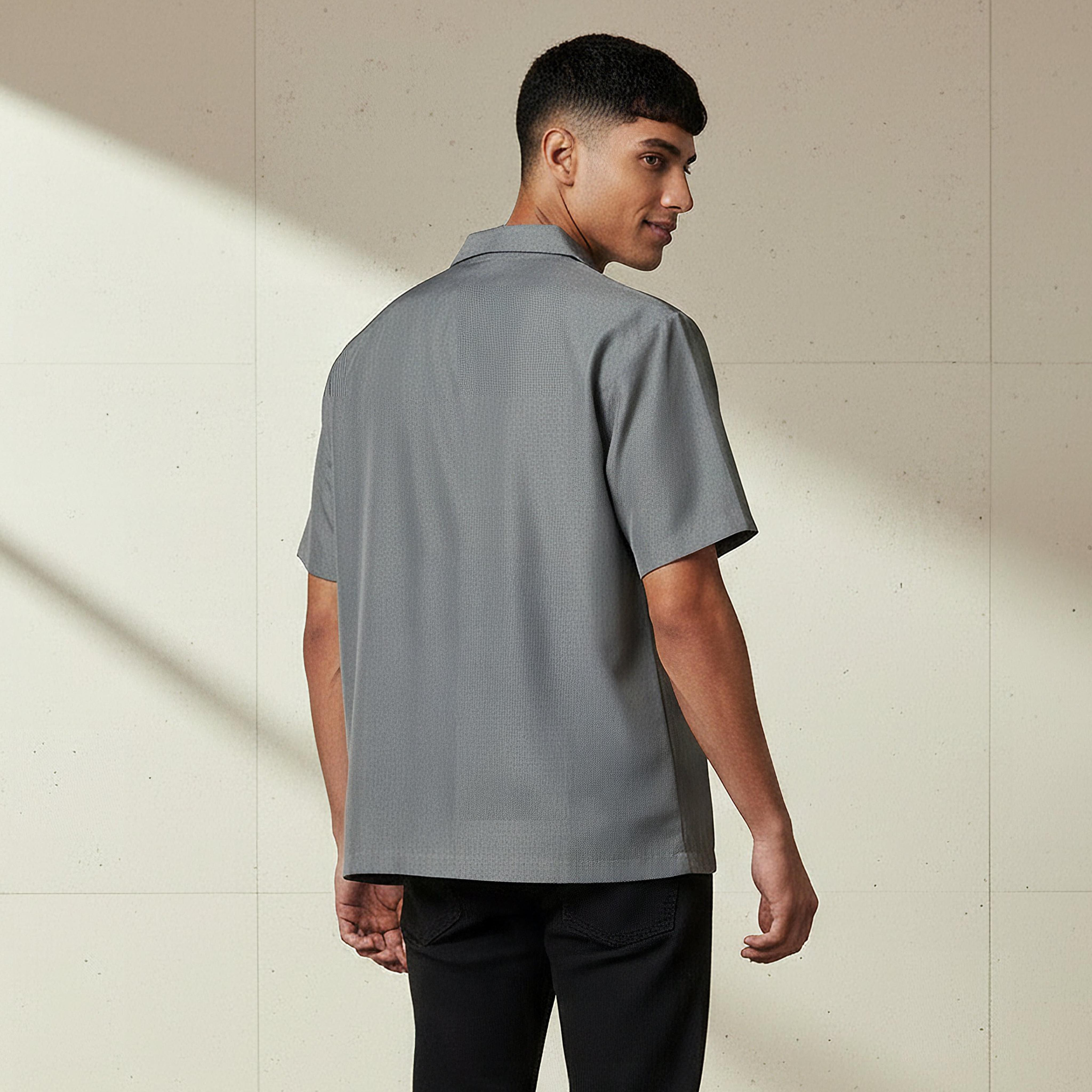 قميص بارز الملمس بياقة كامب وأكمام قصيرة وقصة عادية للرجال-men-clothing-shirts-image-3
