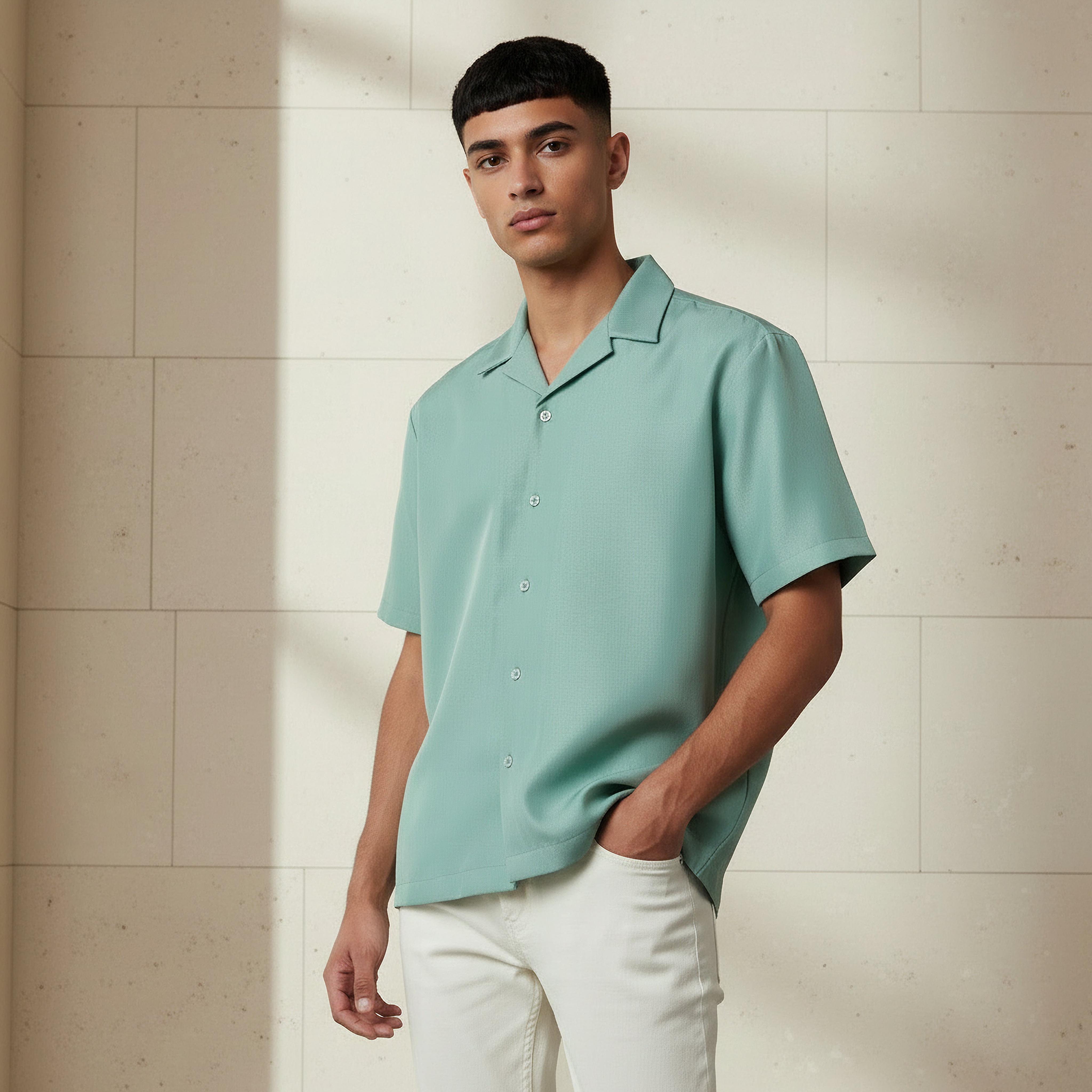 قميص بارز الملمس بياقة كامب وأكمام قصيرة وقصة عادية للرجال-men-clothing-shirts-image-1