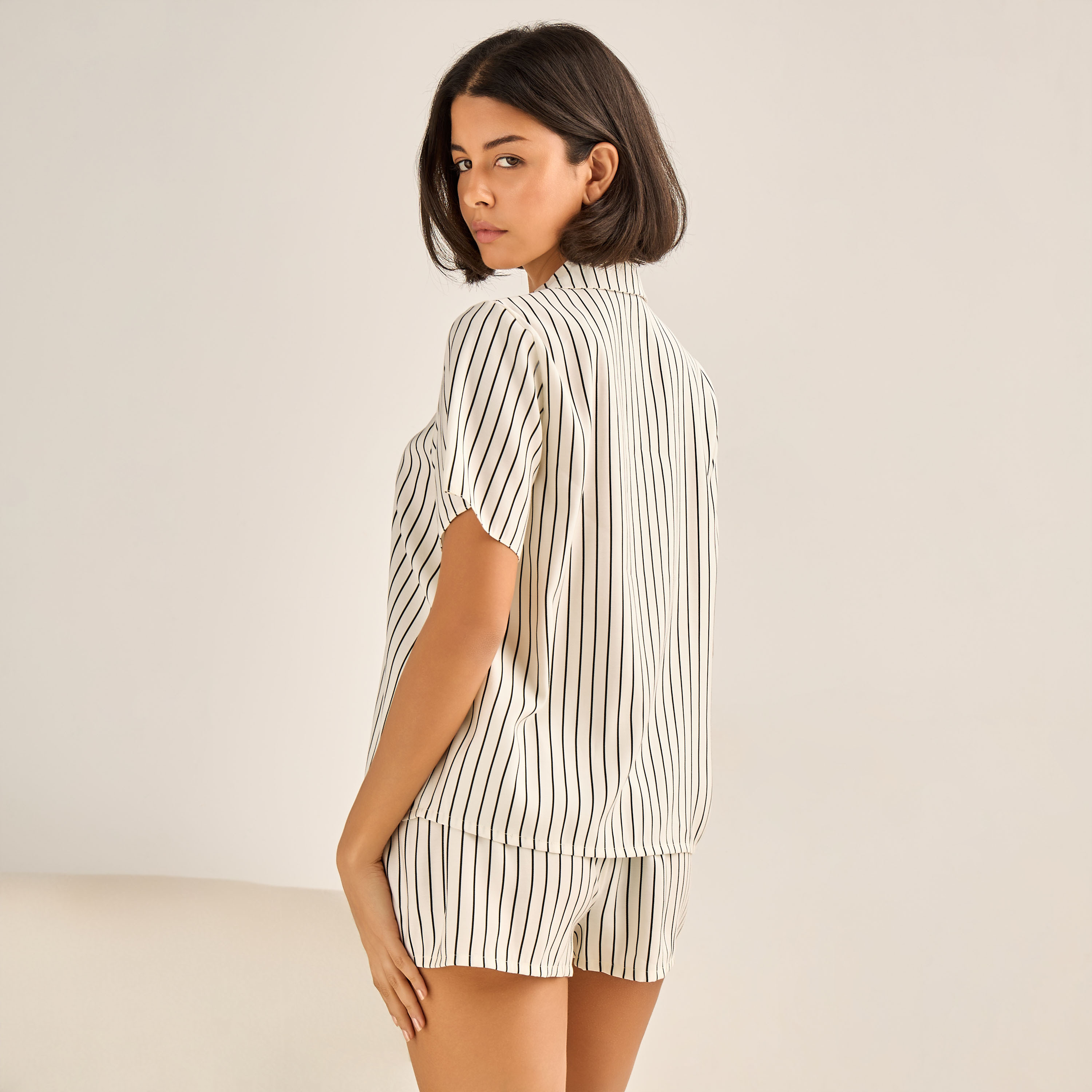 طقم شورت وقميص بوصلة أزرار من أدارايا-women-clothing-nightwear-pyjamas-shortsets-image-3