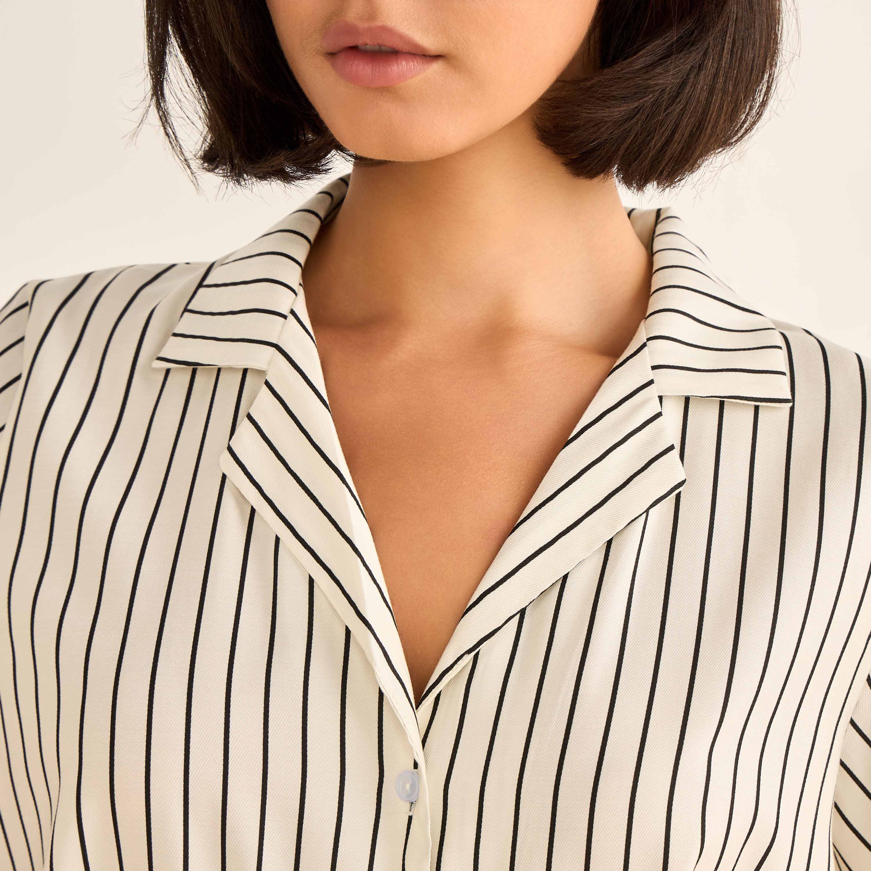 طقم شورت وقميص بوصلة أزرار من أدارايا-women-clothing-nightwear-pyjamas-shortsets-image-2
