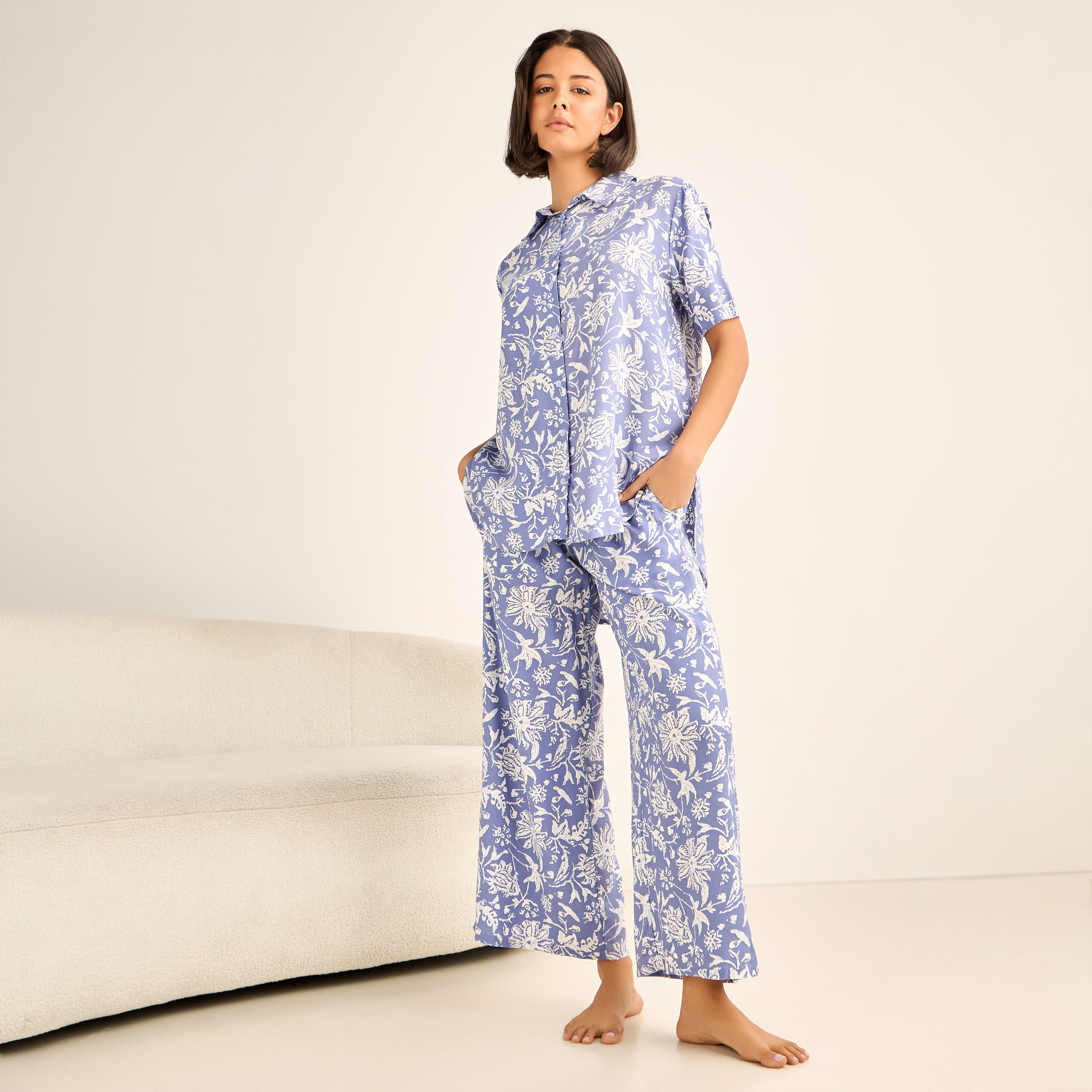 طقم بيجاما بقميص بأزرار وبنطلون من أدارايا-women-clothing-nightwear-pyjamas-longsets-image-1