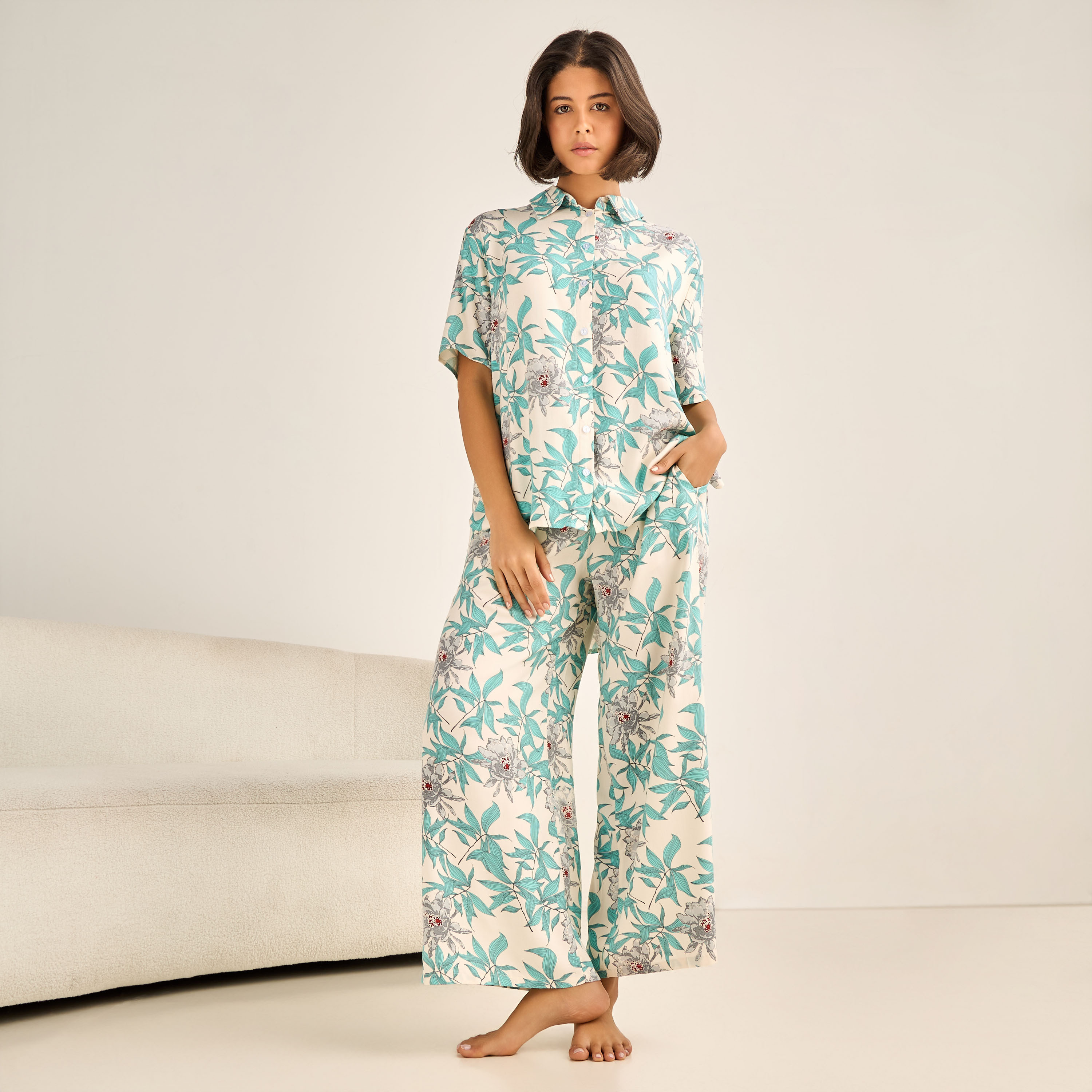 طقم بيجاما بقميص بأزرار وبنطلون من أدارايا-women-clothing-nightwear-pyjamas-longsets-image-1