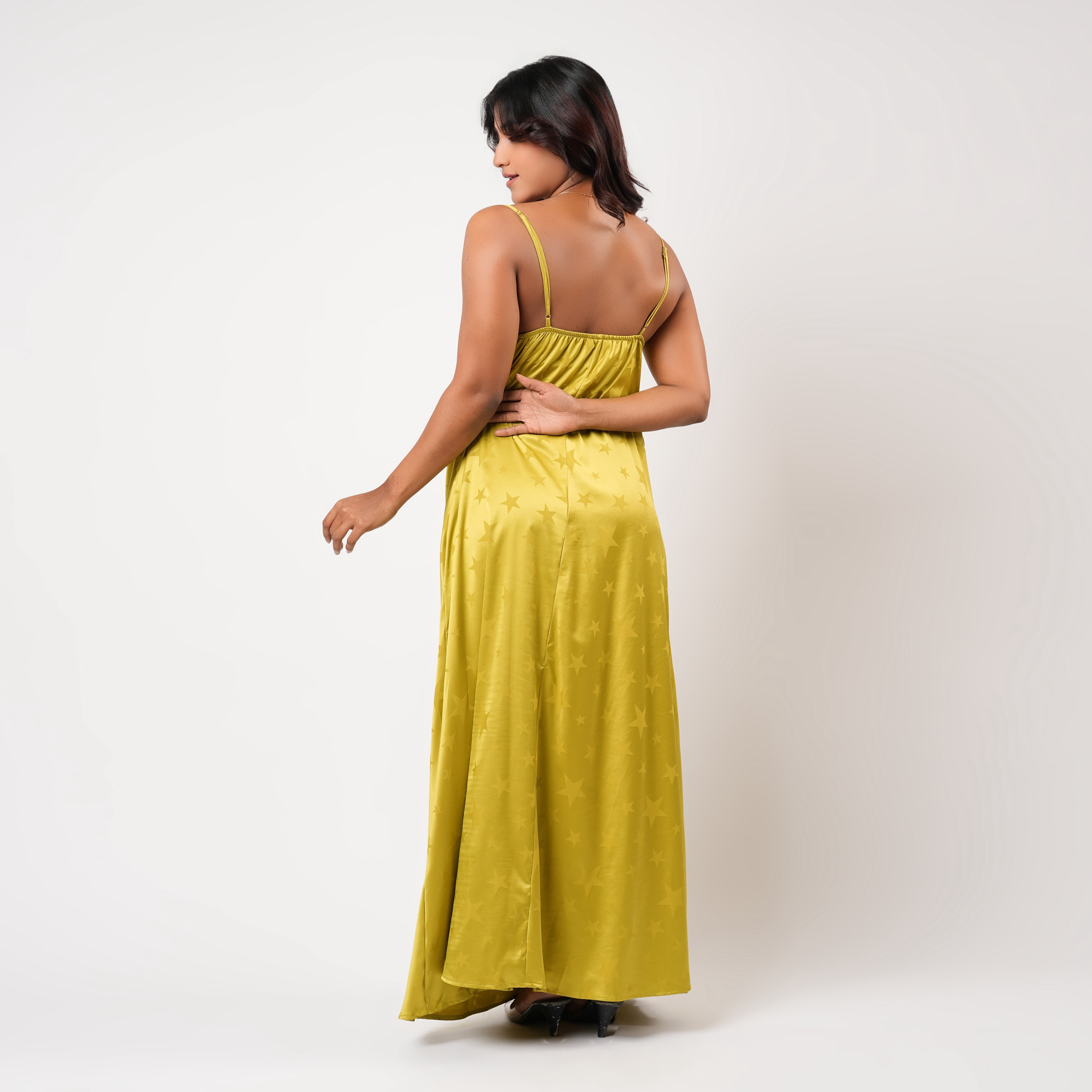 فستان نوم ماكسي بدون أكمام وطبعات نجوم من آدارايا-women-clothing-nightwear-nighties-image-3