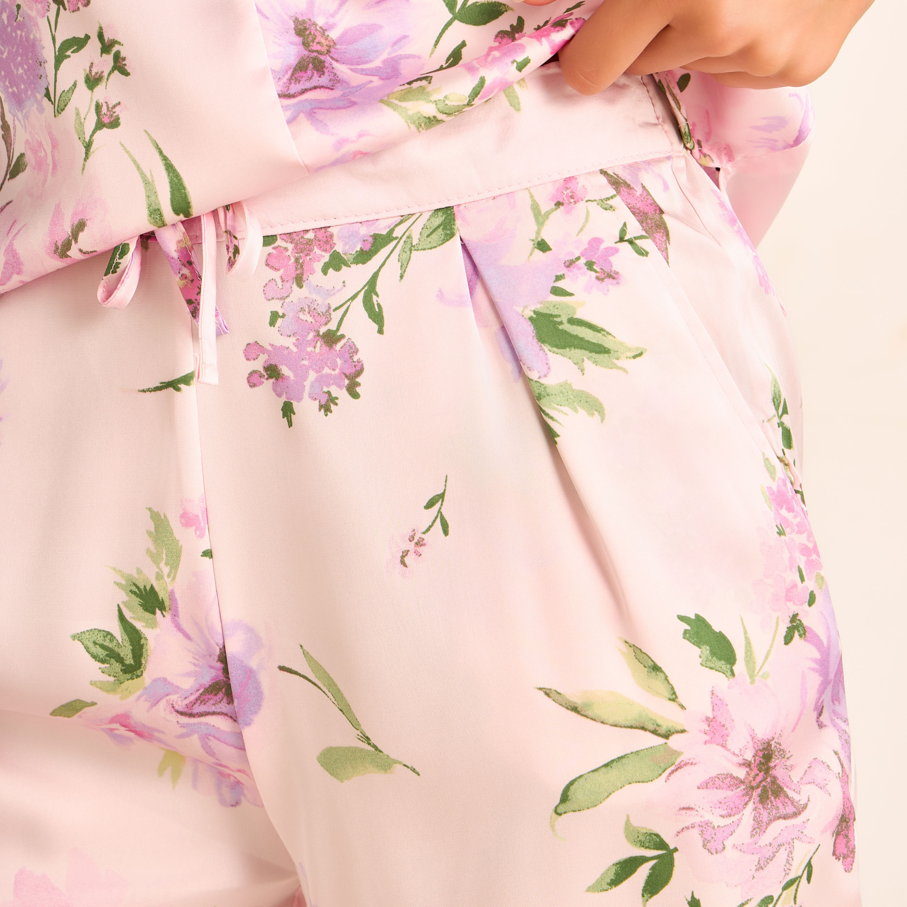 طقم بيجاما شورت وبلوزة دون أكمام من أدارايا-women-clothing-nightwear-pyjamas-shortsets-image-2