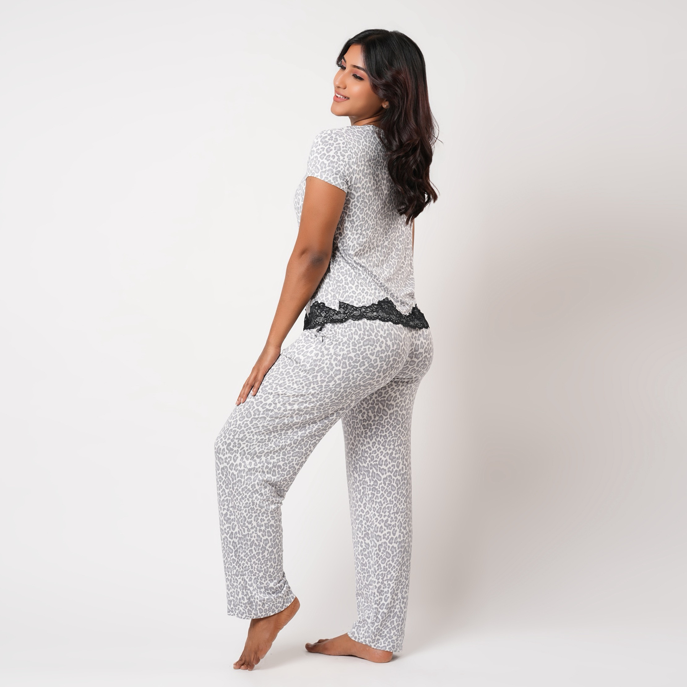 Aadaraya Pyjama Set T-shirt & Trousers-women-clothing-nightwear-pyjamas-longsets-image-2