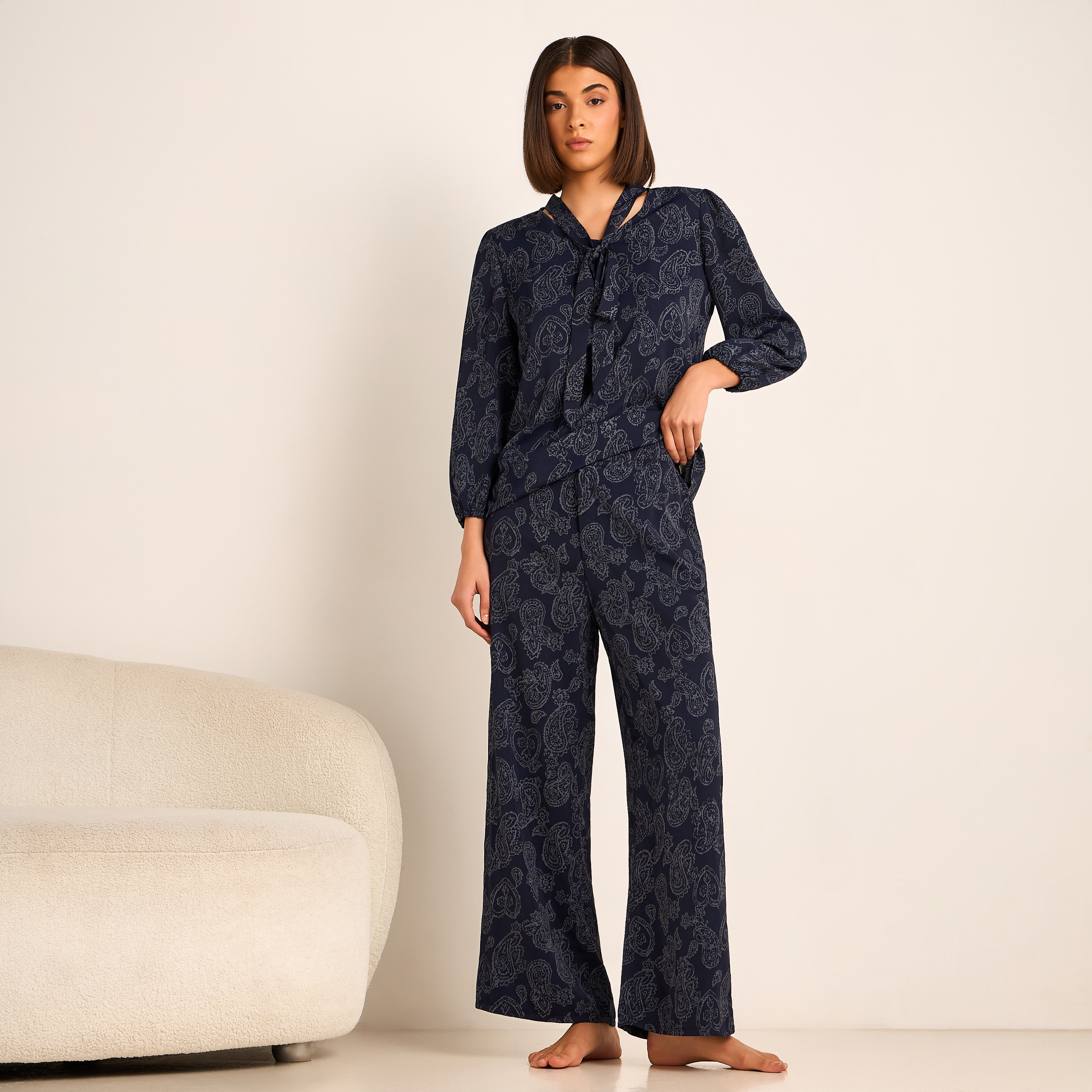 طقم بنطلون بلوزة بربطة على الرقبة وطبعات-women-clothing-coordsets-image-2