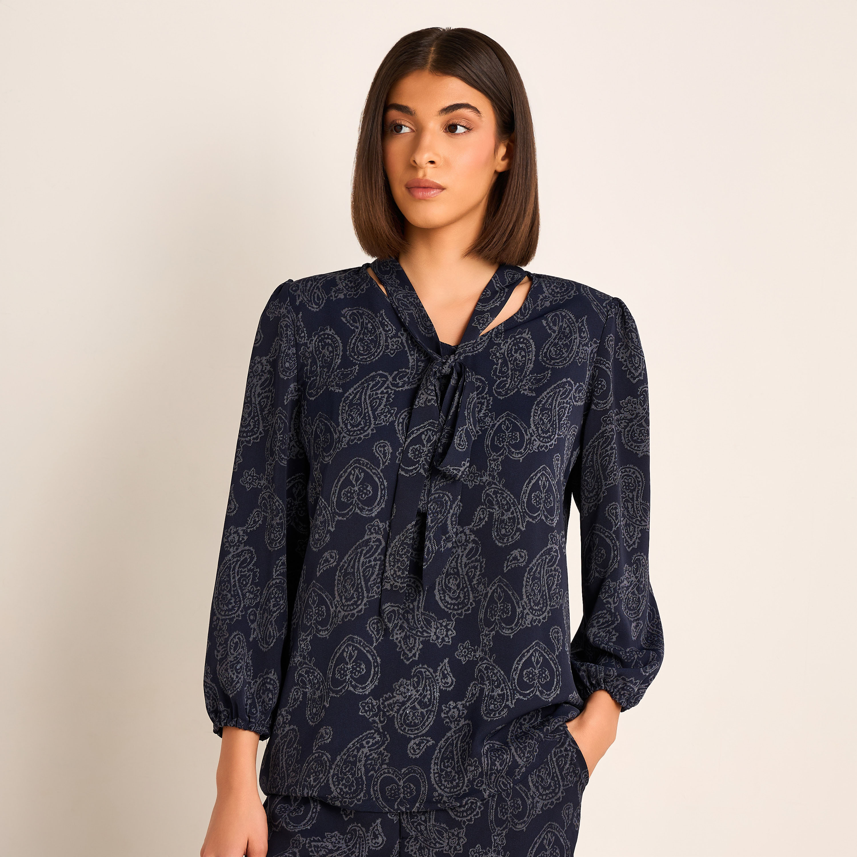 طقم بنطلون بلوزة بربطة على الرقبة وطبعات-women-clothing-coordsets-image-3