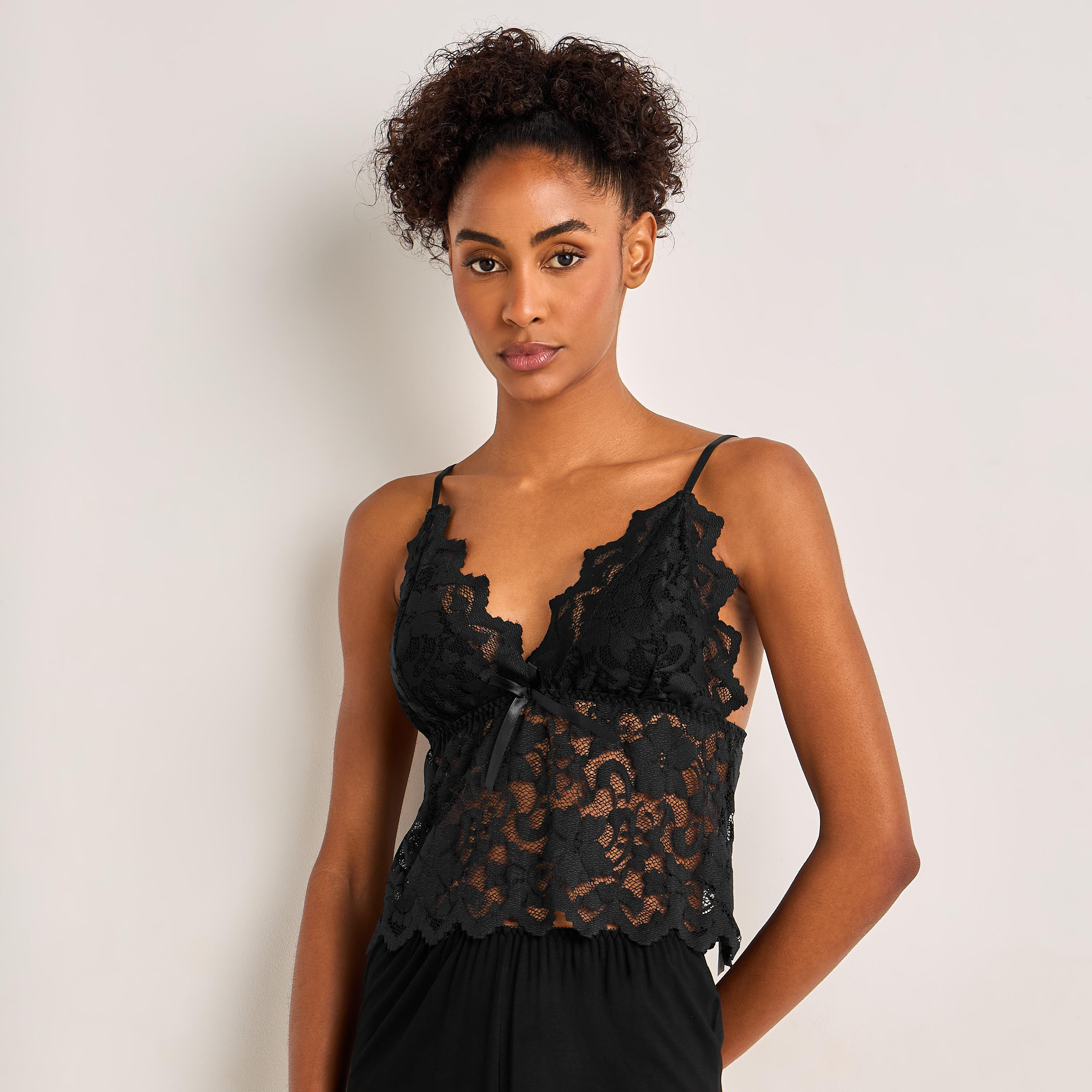 طقم بيجاما شورت وبلوزة بحمالات رفيعة-women-clothing-nightwear-pyjamas-shortsets-image-5