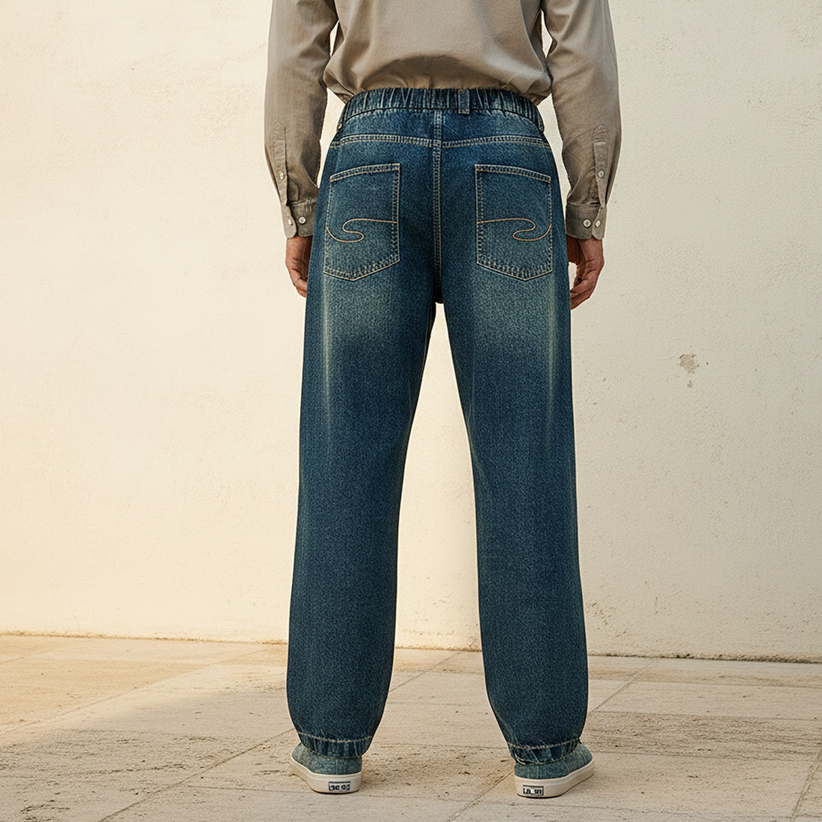 بنطلون جينز بقصة واسعة وخصر متوسط من لي كوبر-men-clothing-bottoms-joggers-image-4