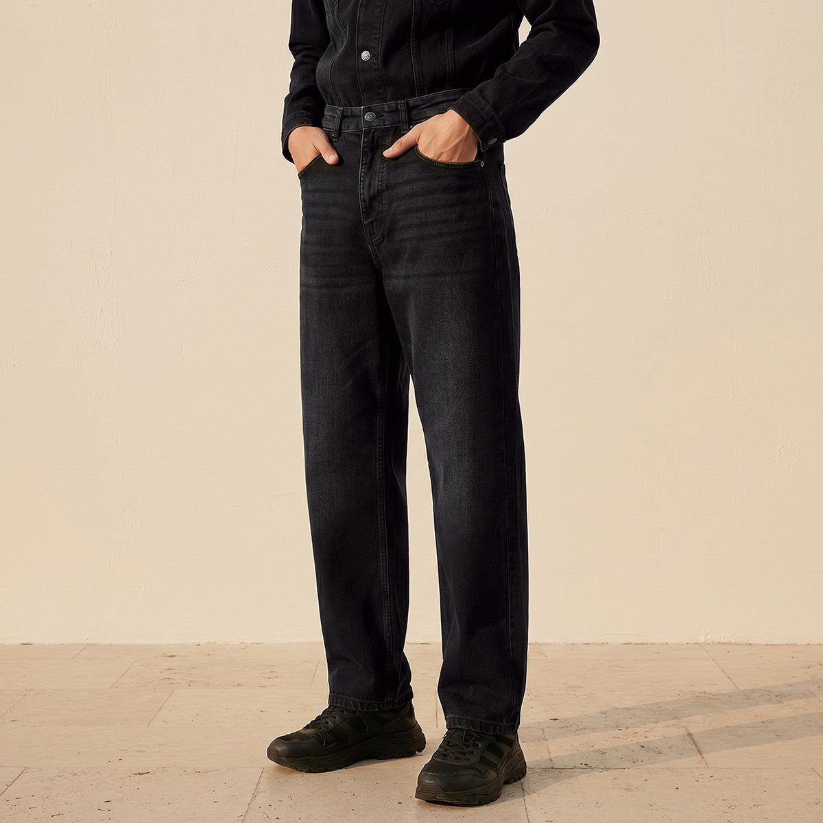 Lee Cooper Relaxed Fit Mid-Rise Pocket Jeans-men-clothing-jeans-image-1