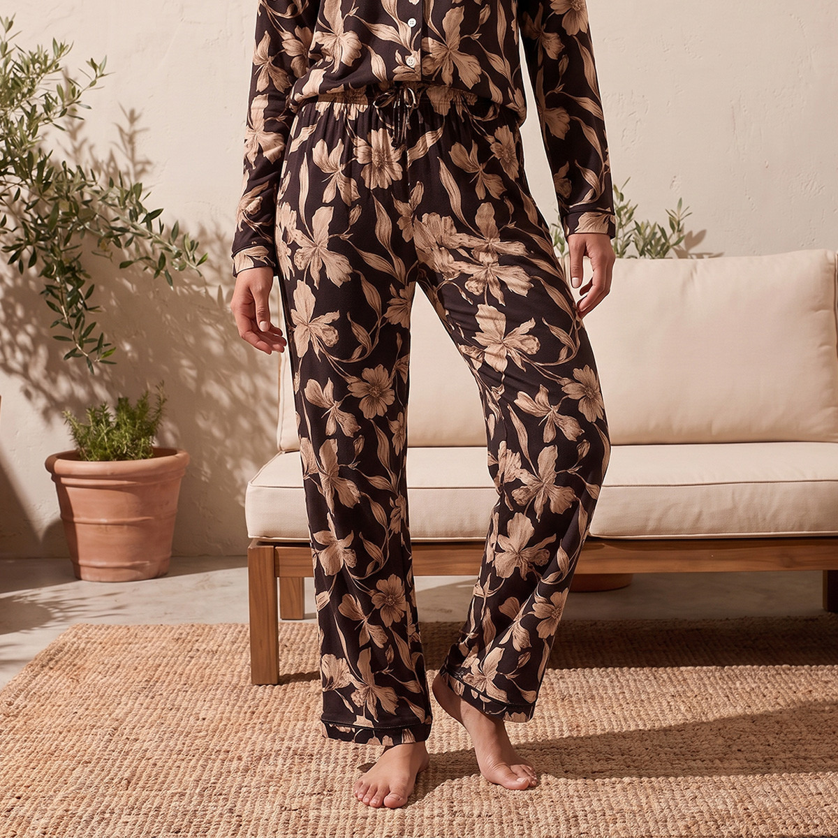 طقم بيجاما بنطلون وقميص بأزرار وبنقشة زهور من آدارايا-women-clothing-nightwear-pyjamas-longsets-image-4