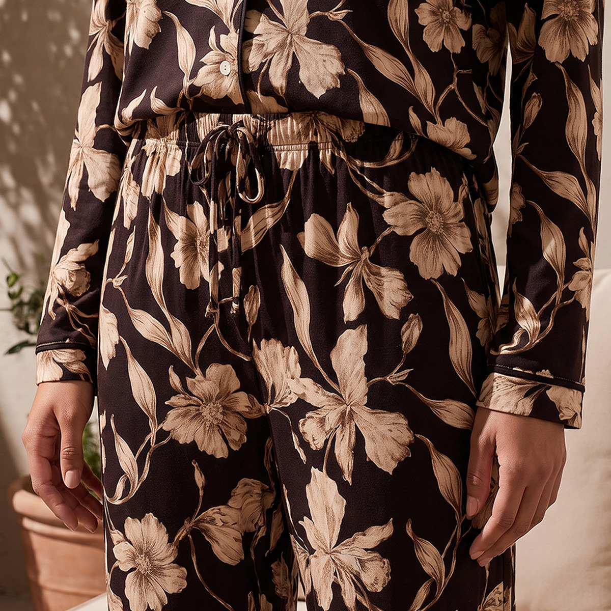 طقم بيجاما بنطلون وقميص بأزرار وبنقشة زهور من آدارايا-women-clothing-nightwear-pyjamas-longsets-image-6