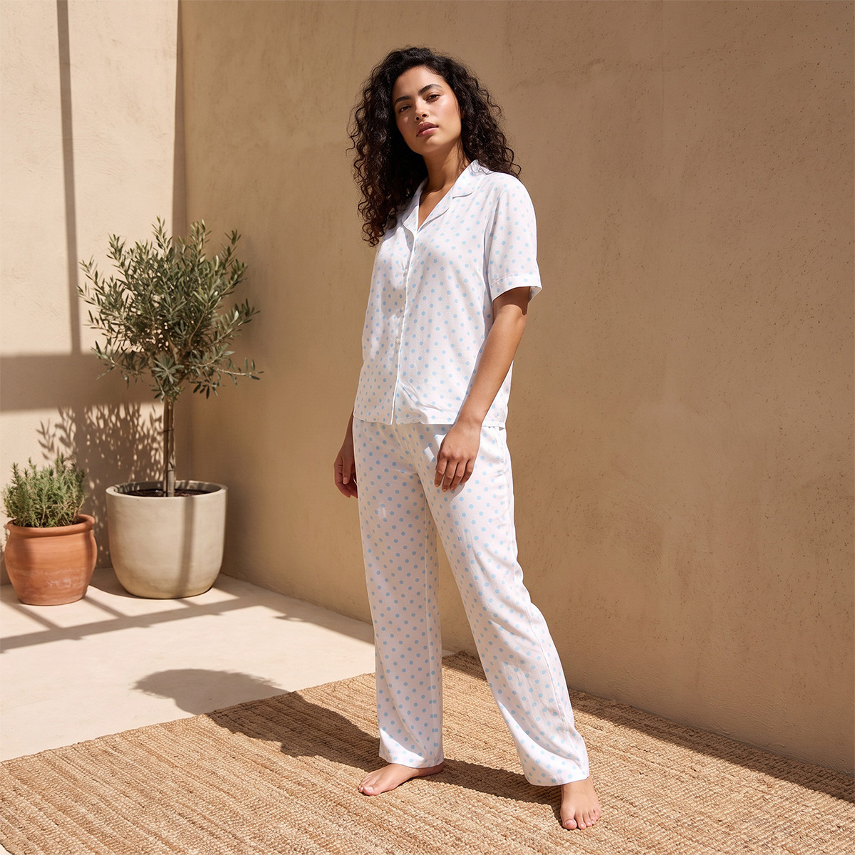 طقم قميص وبنطلون بيجاما فيسكوز بطبعات منقطة من سبلاش فاف-women-clothing-nightwear-pyjamas-longsets-image-2