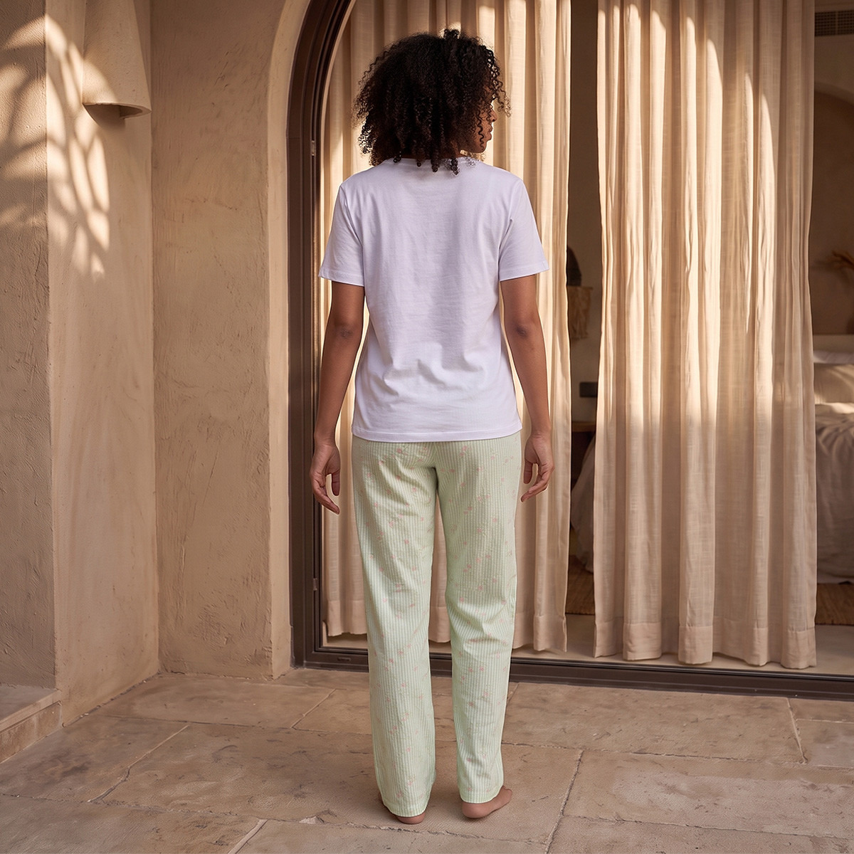 طقم بنطلون بيجاما وتيشيرت برقبة ضيقة وطبعات من سبلاش فاف-women-clothing-nightwear-pyjamas-longsets-image-3