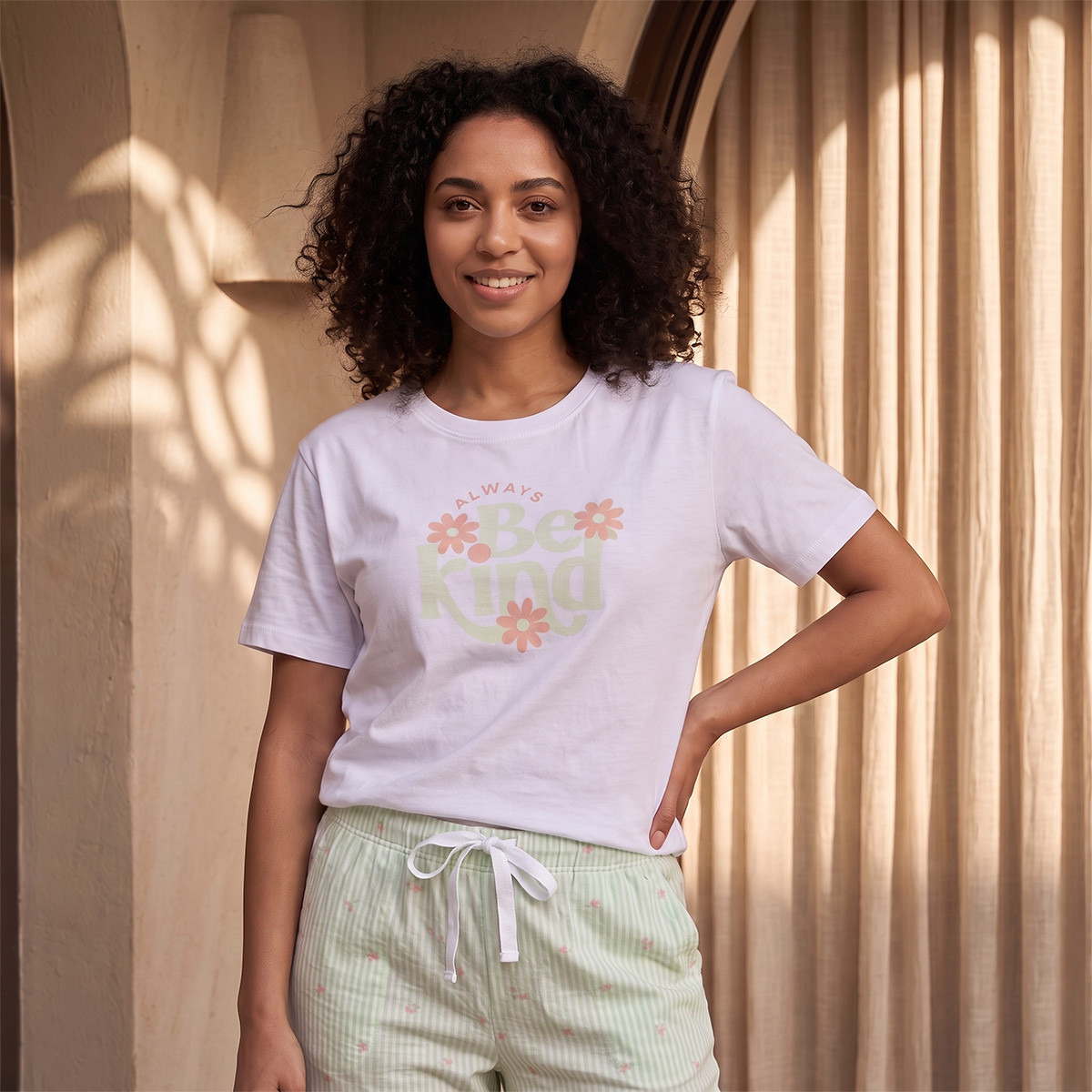 طقم بنطلون بيجاما وتيشيرت برقبة ضيقة وطبعات من سبلاش فاف-women-clothing-nightwear-pyjamas-longsets-image-4
