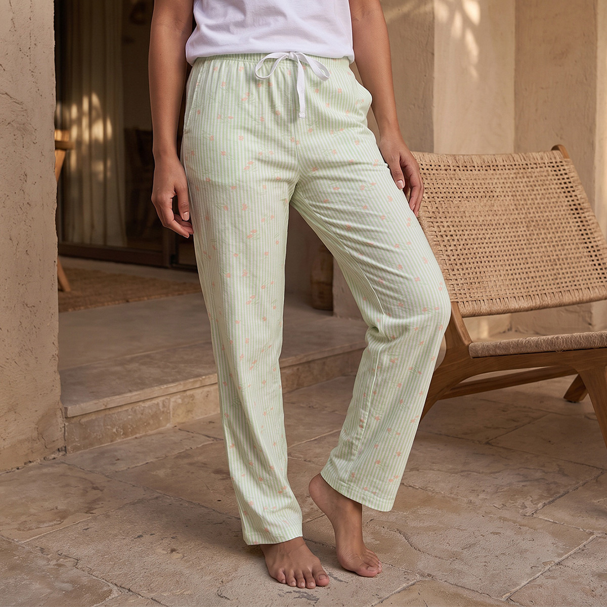 طقم بنطلون بيجاما وتيشيرت برقبة ضيقة وطبعات من سبلاش فاف-women-clothing-nightwear-pyjamas-longsets-image-5