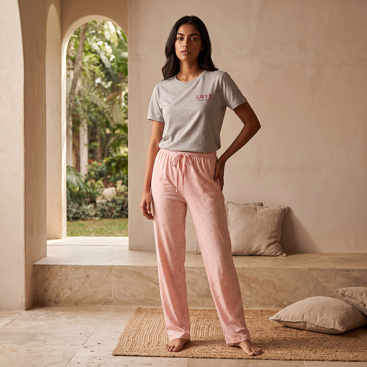 طقم بنطلون بيجاما وتيشيرت برقبة ضيقة وطبعات من سبلاش فاف-women-clothing-nightwear-pyjamas-longsets-image-2