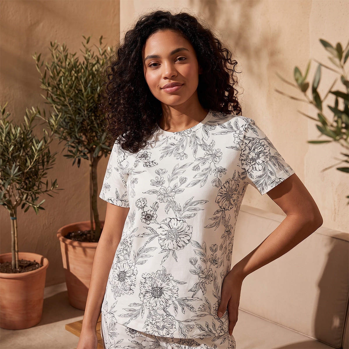 طقم بنطلون بيجاما وتيشيرت برقبة ضيقة وطبعات من سبلاش فاف-women-clothing-nightwear-pyjamas-longsets-image-4