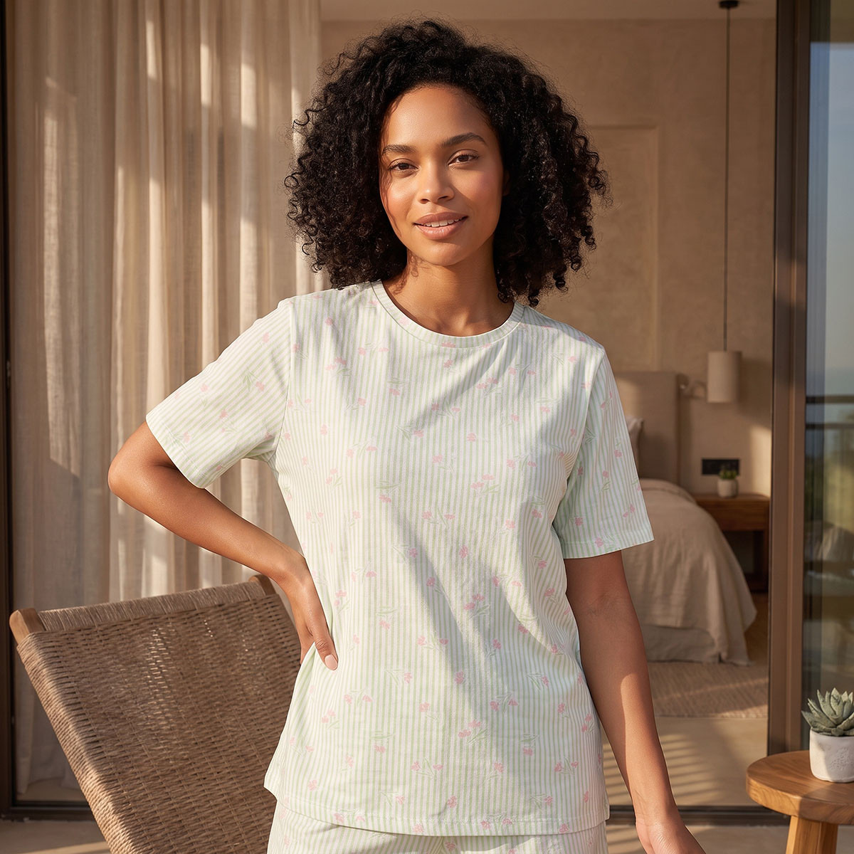 طقم بيجاما بطبعات زهور من تيشيرت وشورت من سبلاش فاف-women-clothing-nightwear-pyjamas-shortsets-image-4