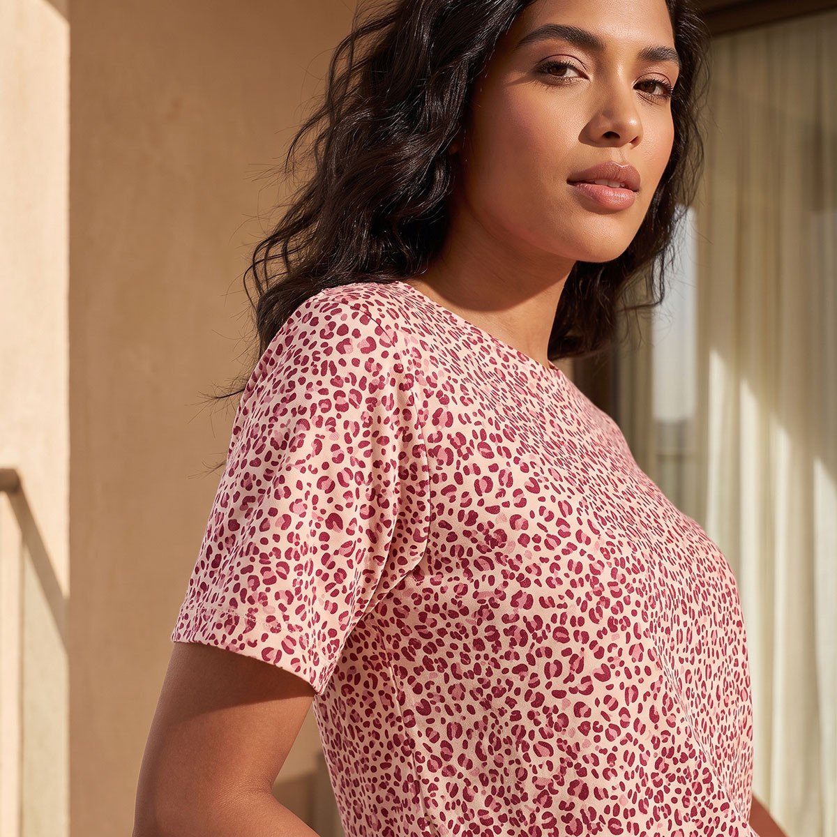 طقم شورت وتيشيرت بياقة ضيقة من سبلاش فاف-women-clothing-nightwear-pyjamas-shortsets-image-6
