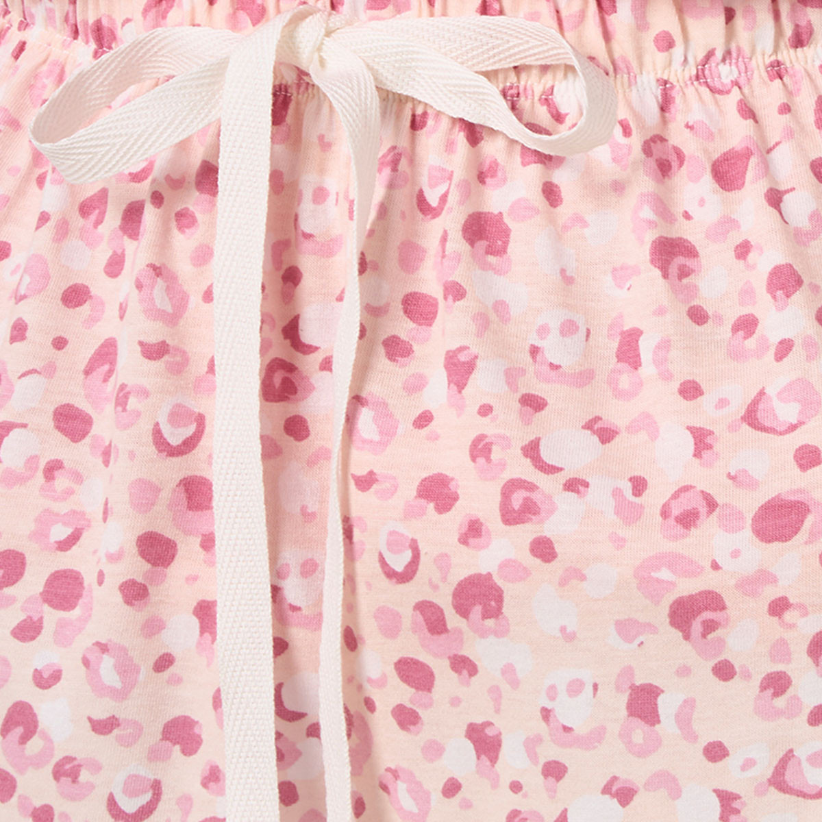 طقم شورت وتيشيرت بياقة ضيقة من سبلاش فاف-women-clothing-nightwear-pyjamas-shortsets-image-9