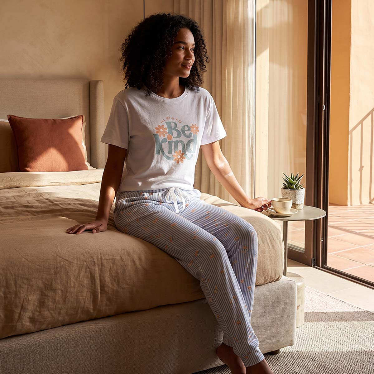 طقم بيجاما بنطلون وتيشيرت بطبعات من سبلاش فاف-women-clothing-nightwear-pyjamas-longsets-image-1