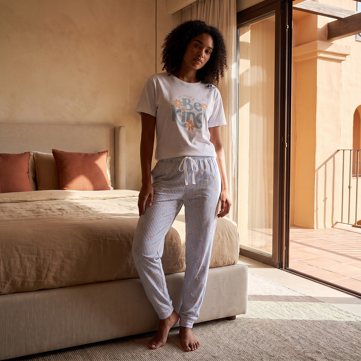طقم بيجاما بنطلون وتيشيرت بطبعات من سبلاش فاف-women-clothing-nightwear-pyjamas-longsets-image-2