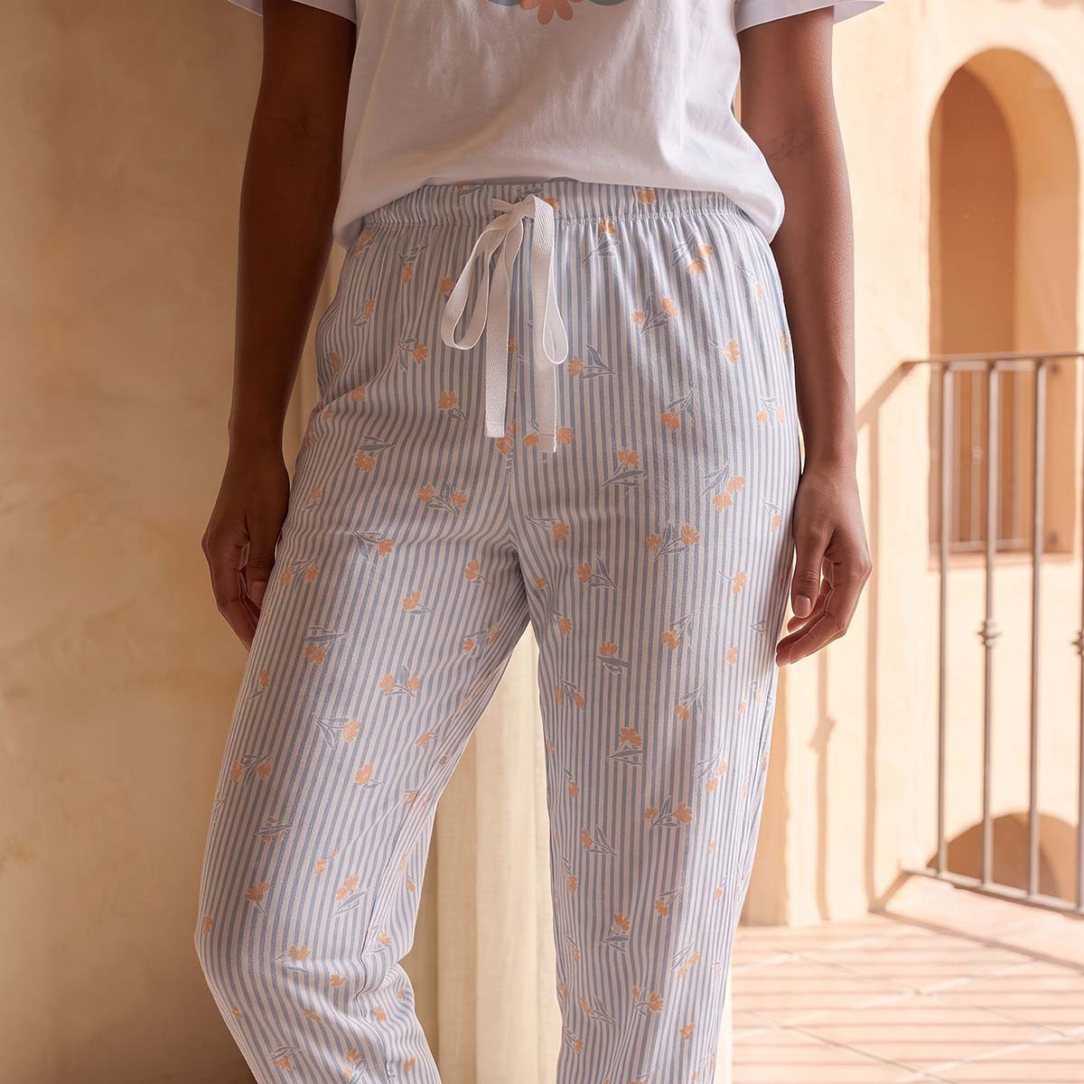 طقم بيجاما بنطلون وتيشيرت بطبعات من سبلاش فاف-women-clothing-nightwear-pyjamas-longsets-image-7