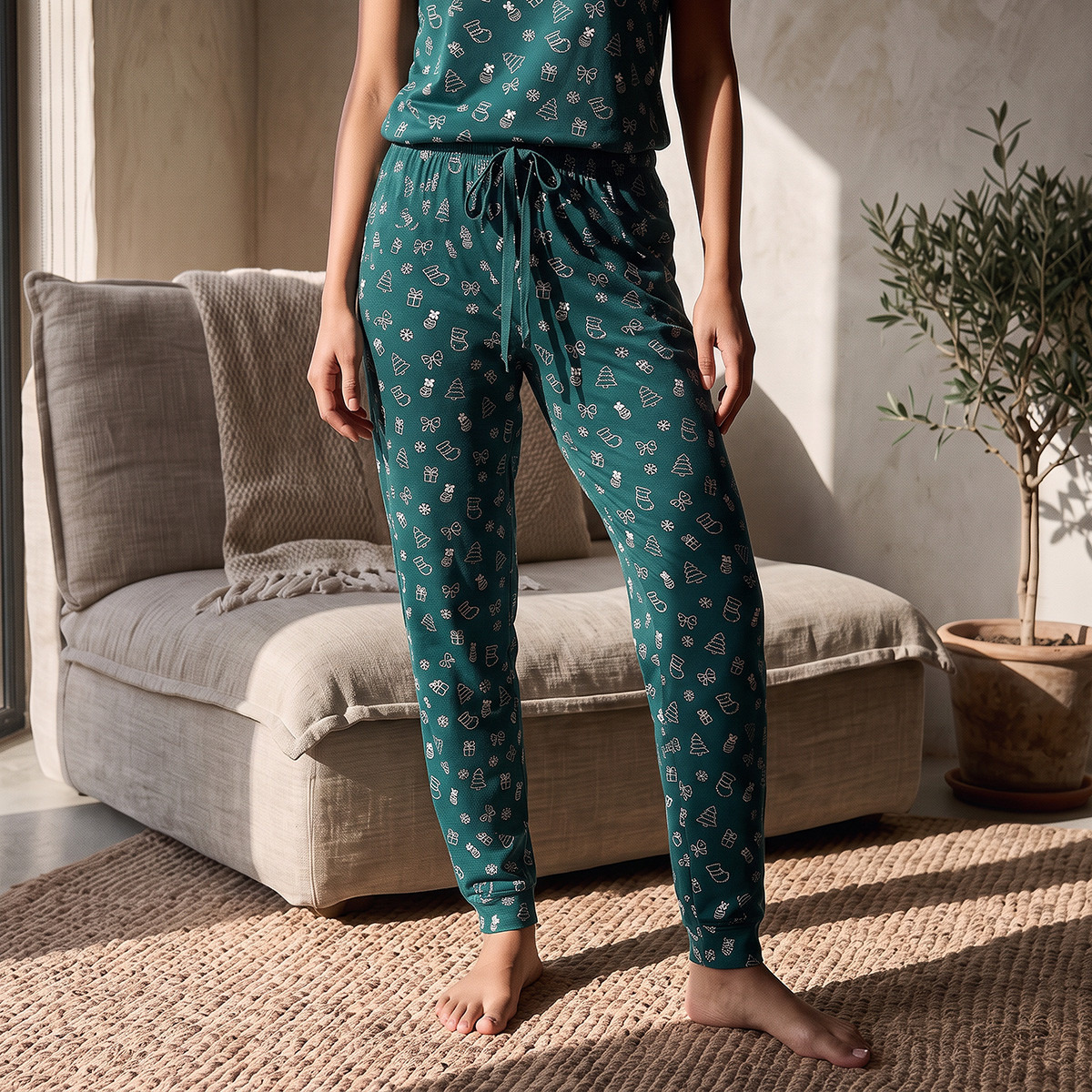 طقم بيجاما بنطلون وتيشيرت بطبعات من سبلاش فاف-women-clothing-nightwear-pyjamas-longsets-image-4