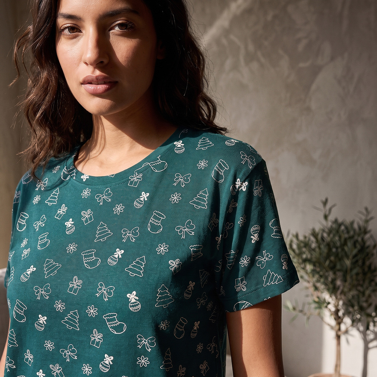 طقم بيجاما بنطلون وتيشيرت بطبعات من سبلاش فاف-women-clothing-nightwear-pyjamas-longsets-image-5