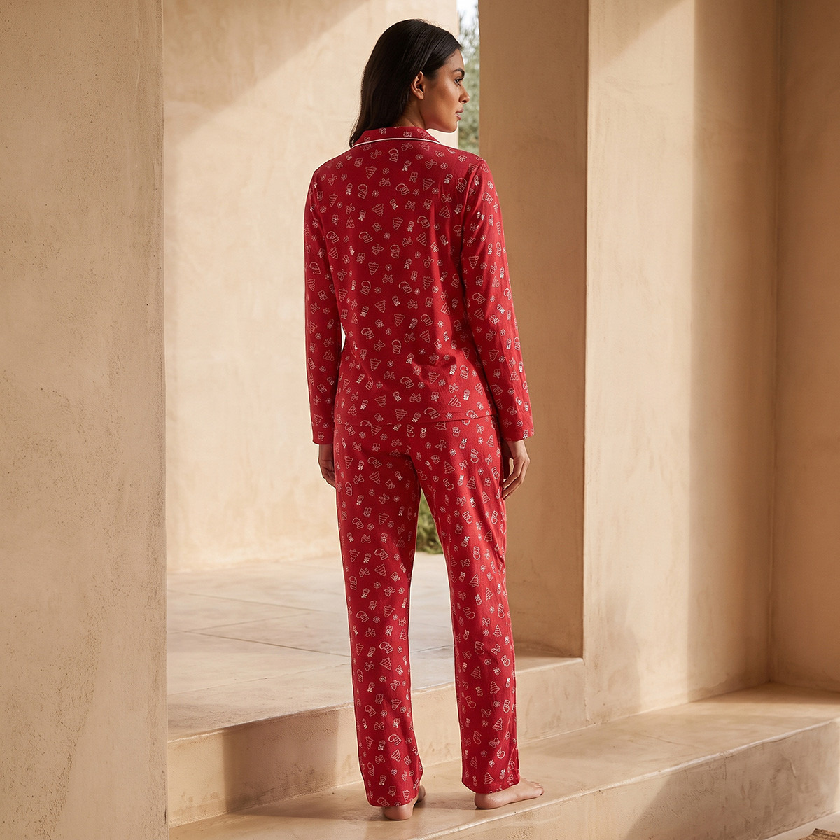 طقم بنطلون بيجاما وقميص بطبعات شتوية من سبلاش فاف-women-clothing-nightwear-pyjamas-longsets-image-3