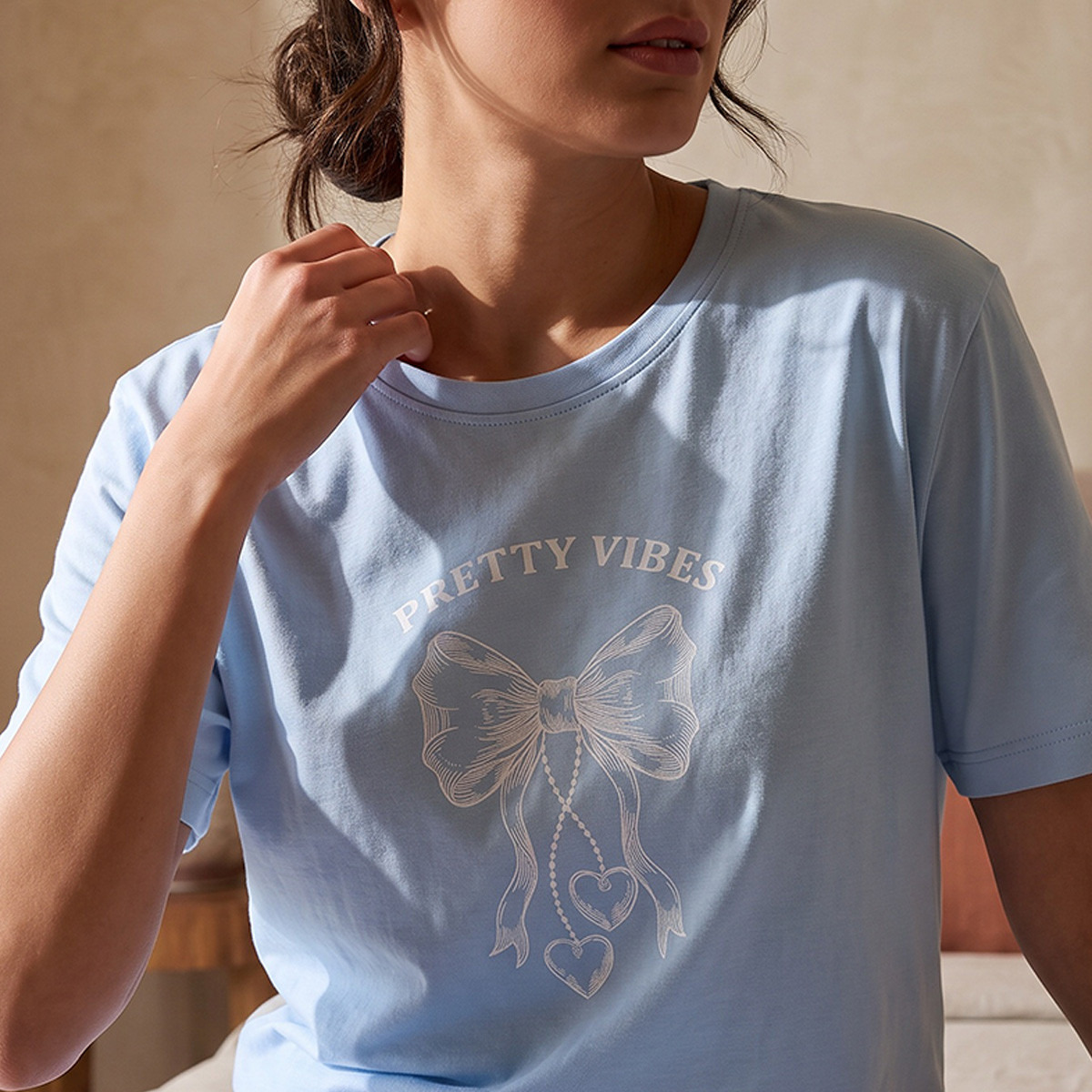 طقم بنطلون بيجاما وتيشيرت برقبة ضيقة وطبعات من سبلاش فاف-women-clothing-nightwear-pyjamas-longsets-image-5