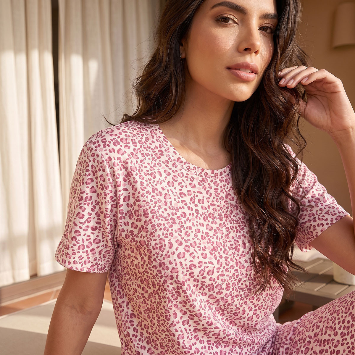 طقم بنطلون وتيشيرت بيجاما بياقة ضيقة وطبعات حيوانات من سبلاش فاف-women-clothing-nightwear-pyjamas-longsets-image-5