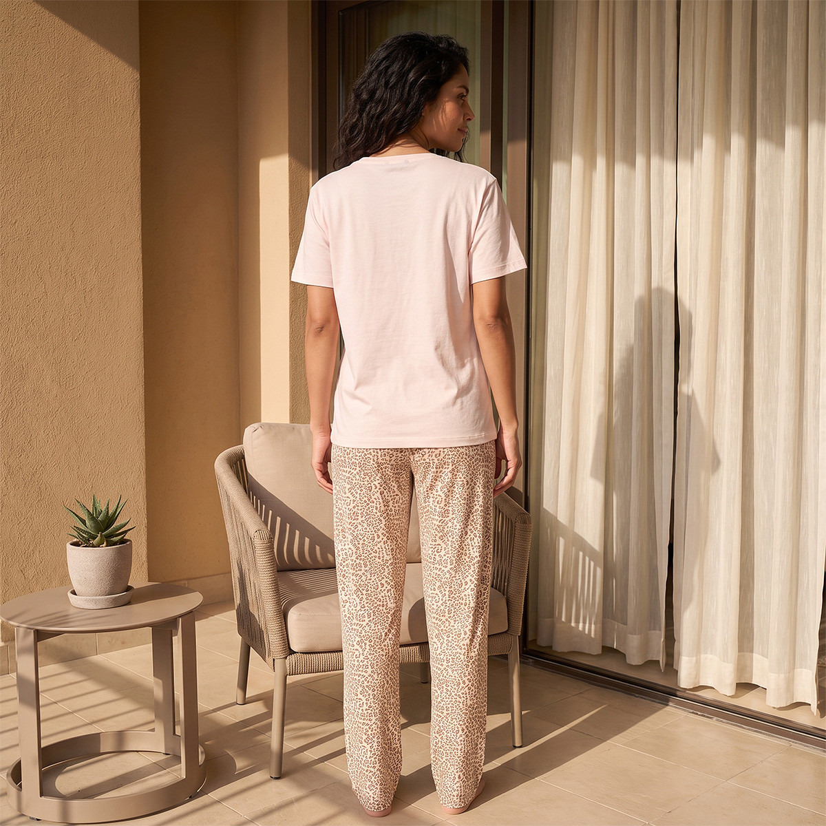 طقم بنطلون وتيشيرت بيجاما بياقة ضيقة وطبعات حيوانات من سبلاش فاف-women-clothing-nightwear-pyjamas-longsets-image-3