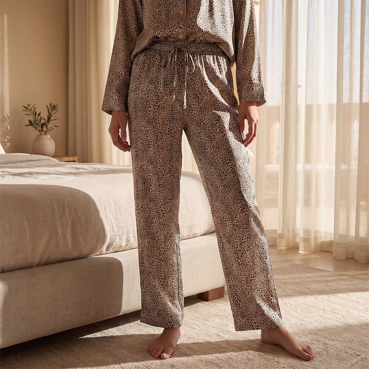طقم قميص وبنطلون بيجاما بطبعات حيوانات من سبلاش فاف-women-clothing-nightwear-pyjamas-longsets-image-5