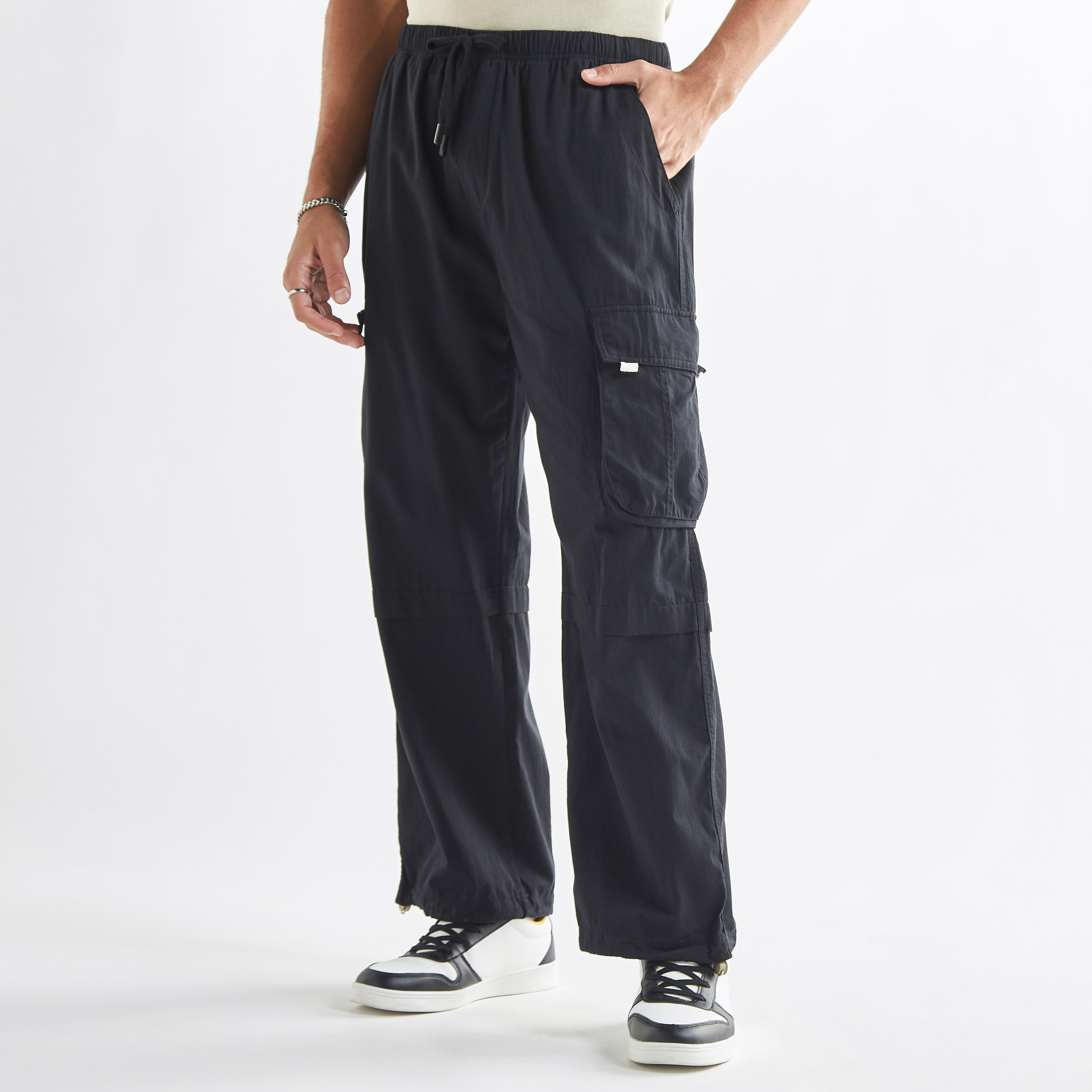 بنطلون كارجو باراشوت-men-clothing-bottoms-joggers-image-1