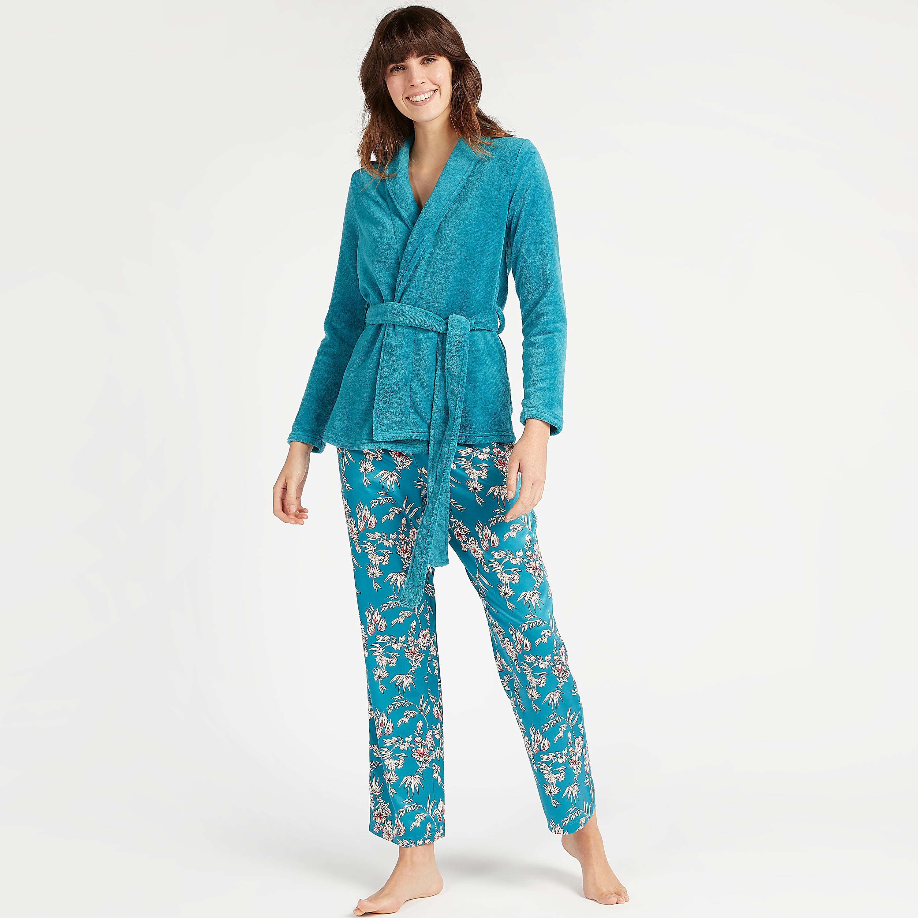 قميص داخلي قصير بتفاصيل دانتيل مع بيجاما بطبعات أزهار وروب بارز الملمس-women-clothing-nightwear-pyjamas-longsets-image-1
