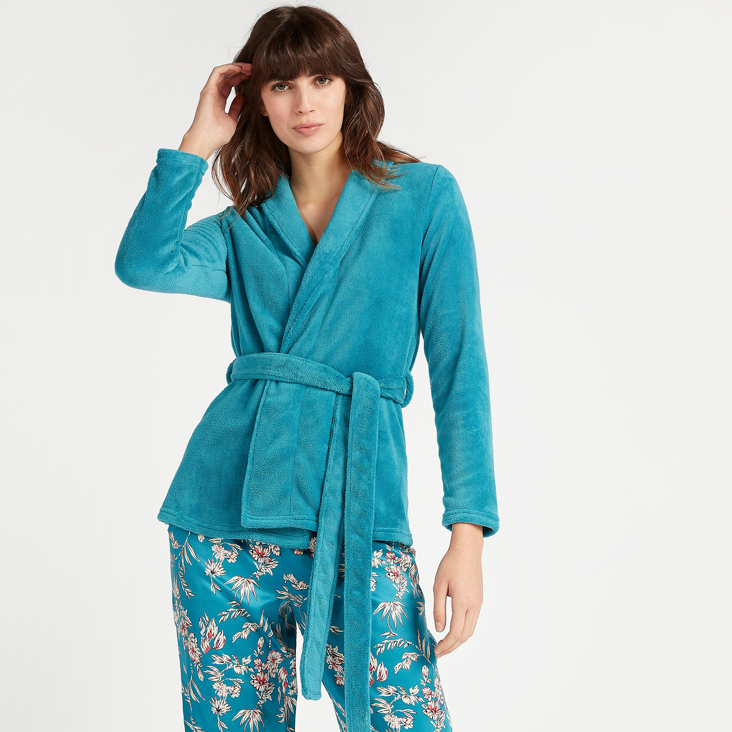 قميص داخلي قصير بتفاصيل دانتيل مع بيجاما بطبعات أزهار وروب بارز الملمس-women-clothing-nightwear-pyjamas-longsets-image-6