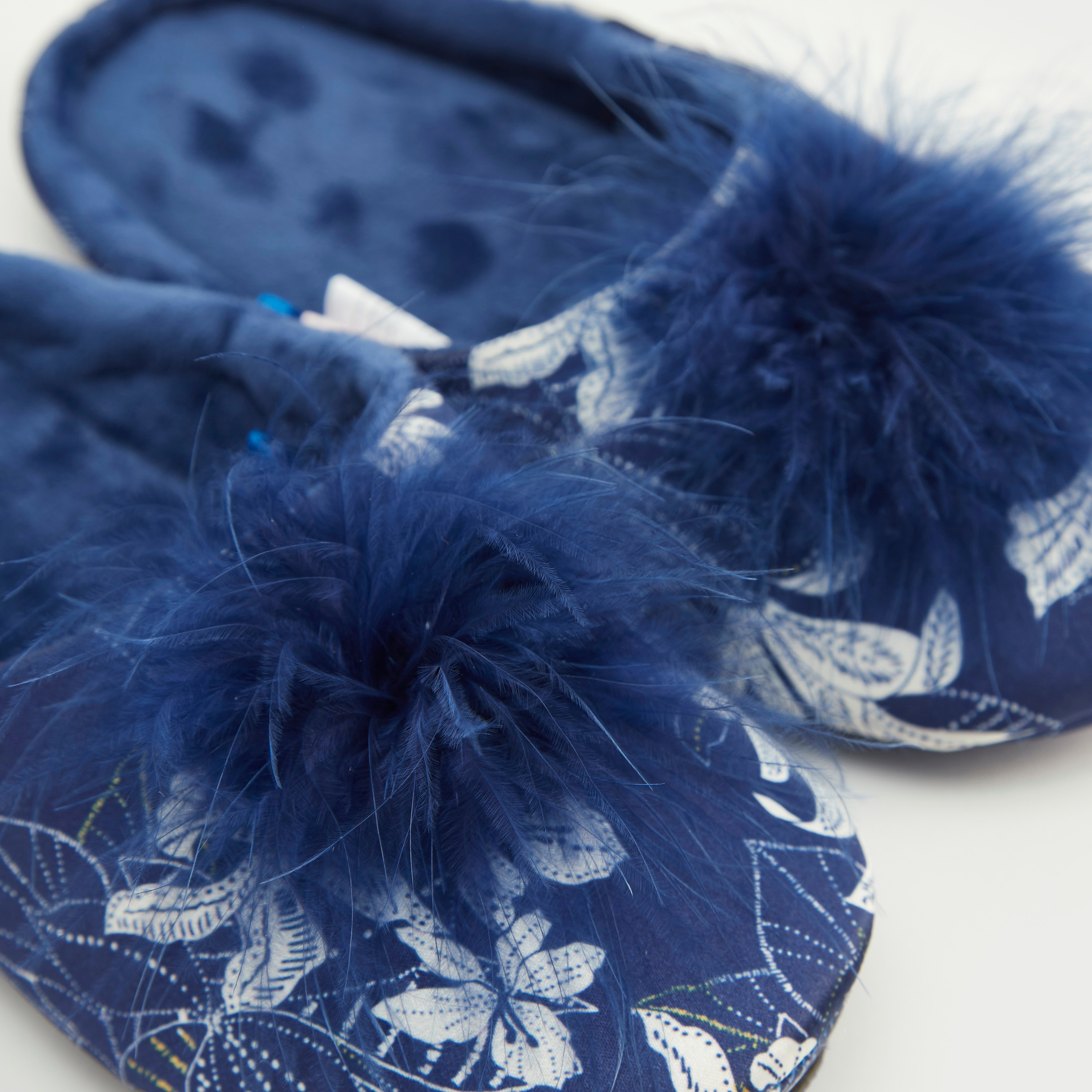 شبشب غرفة نوم سهل الارتداء بطبعات أزهار وتفاصيل ريش-women-clothing-nightwear-bedroomslippers-image-5