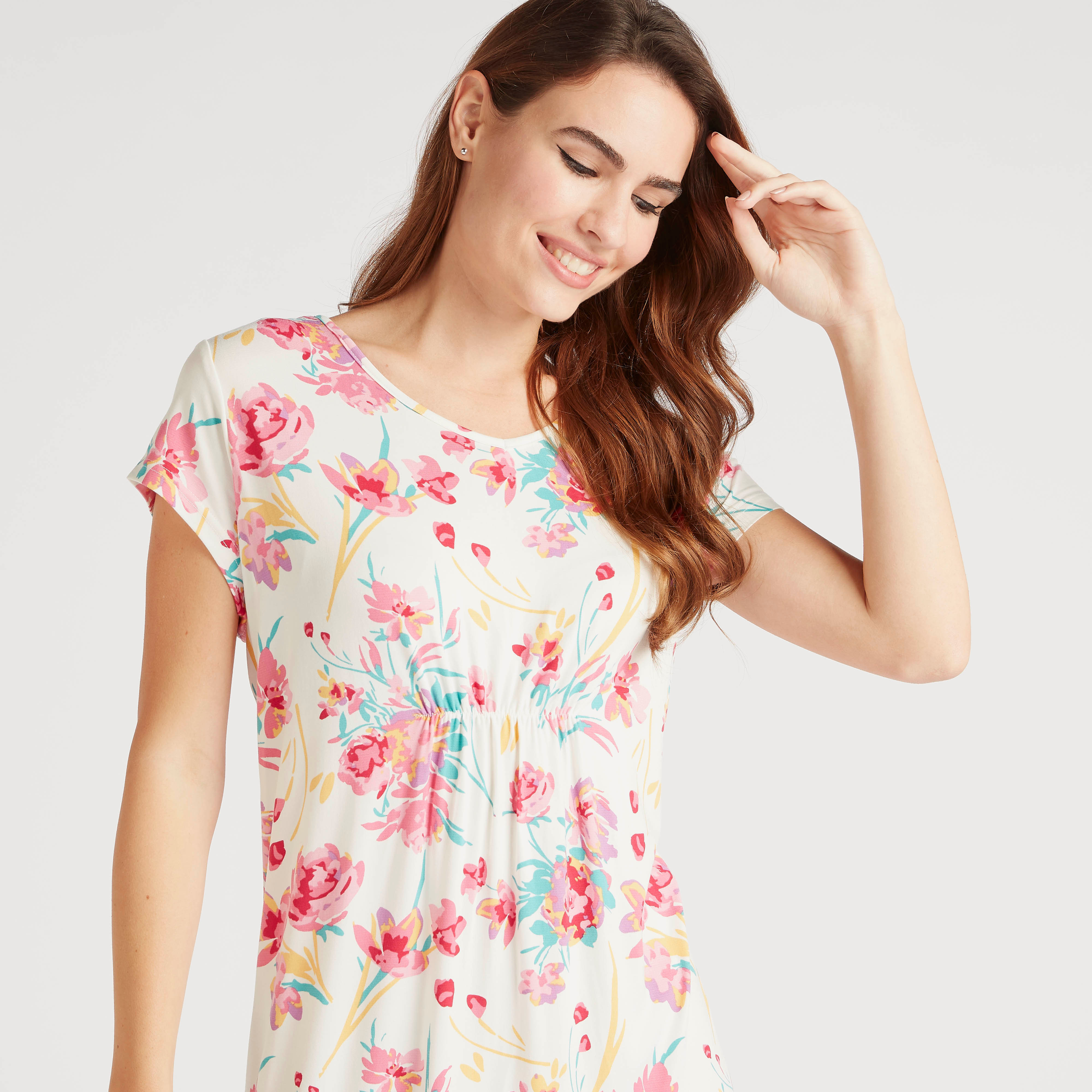 ثوب نوم بياقة V وأكمام كاب وطبعات زهرية-women-clothing-nightwear-nighties-image-3