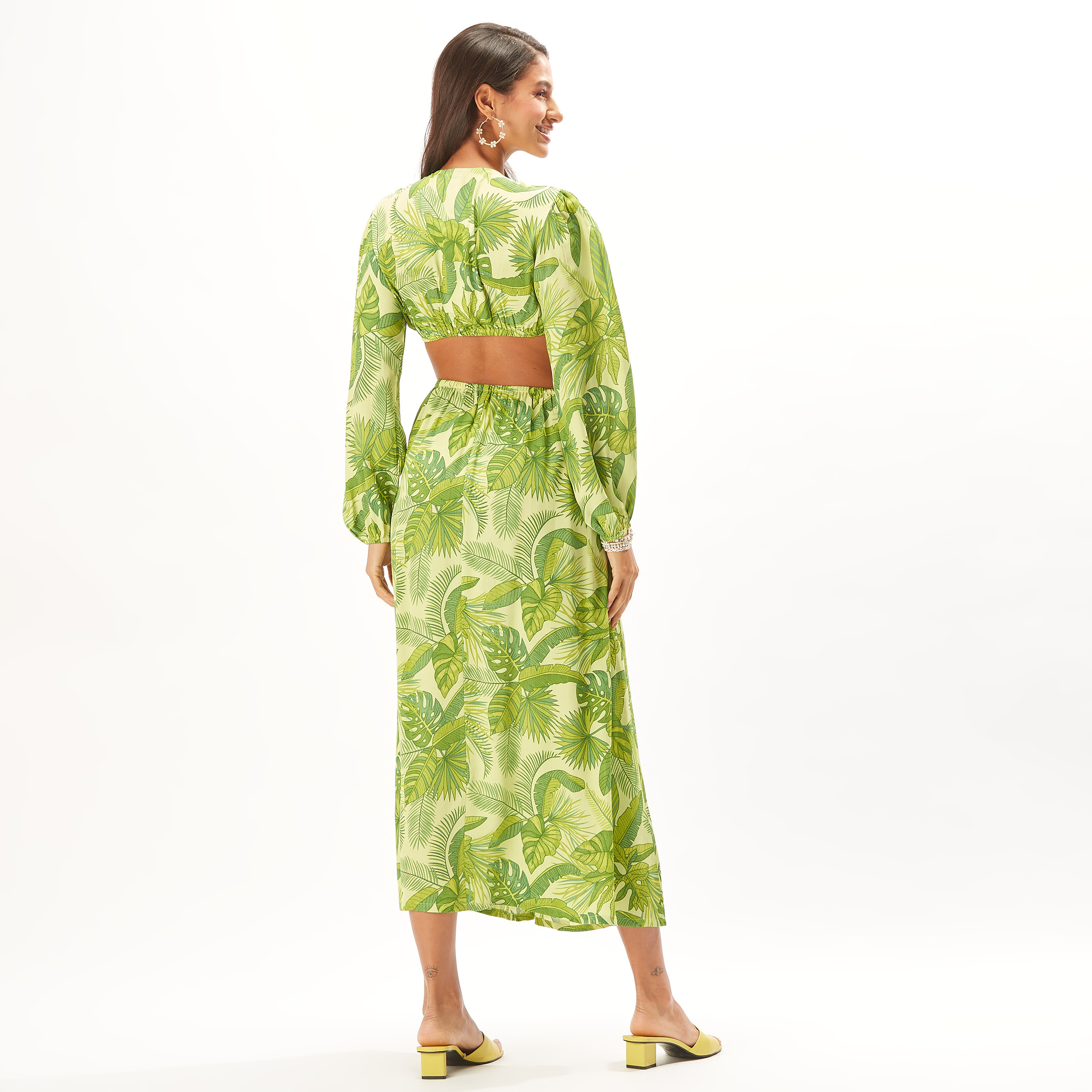 فستان بطبعات استوائية وتفاصيل مفرغة من بيتش وير-women-clothing-swimandbeach-beachwear-image-4