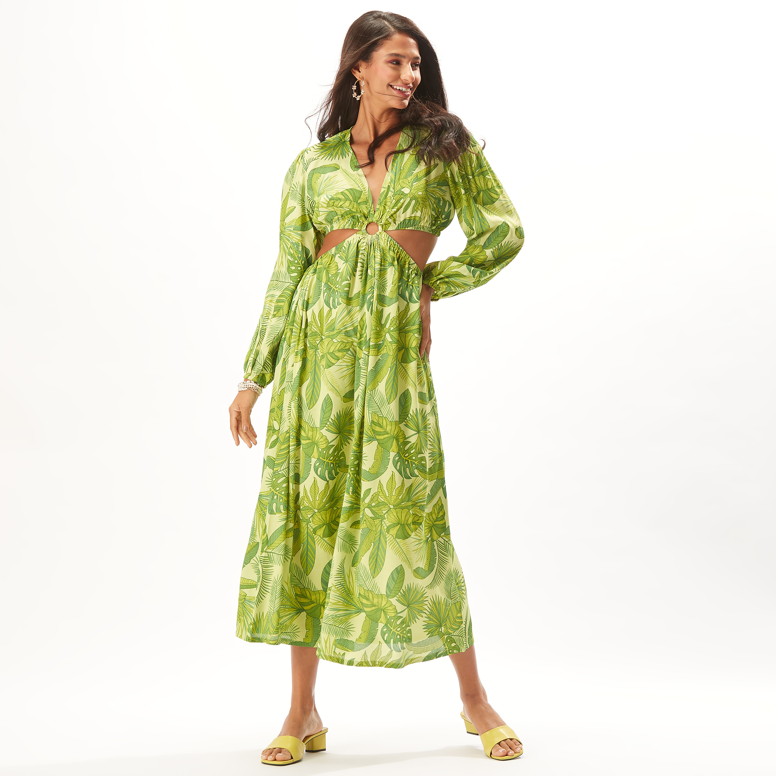 فستان بطبعات استوائية وتفاصيل مفرغة من بيتش وير-women-clothing-swimandbeach-beachwear-image-6