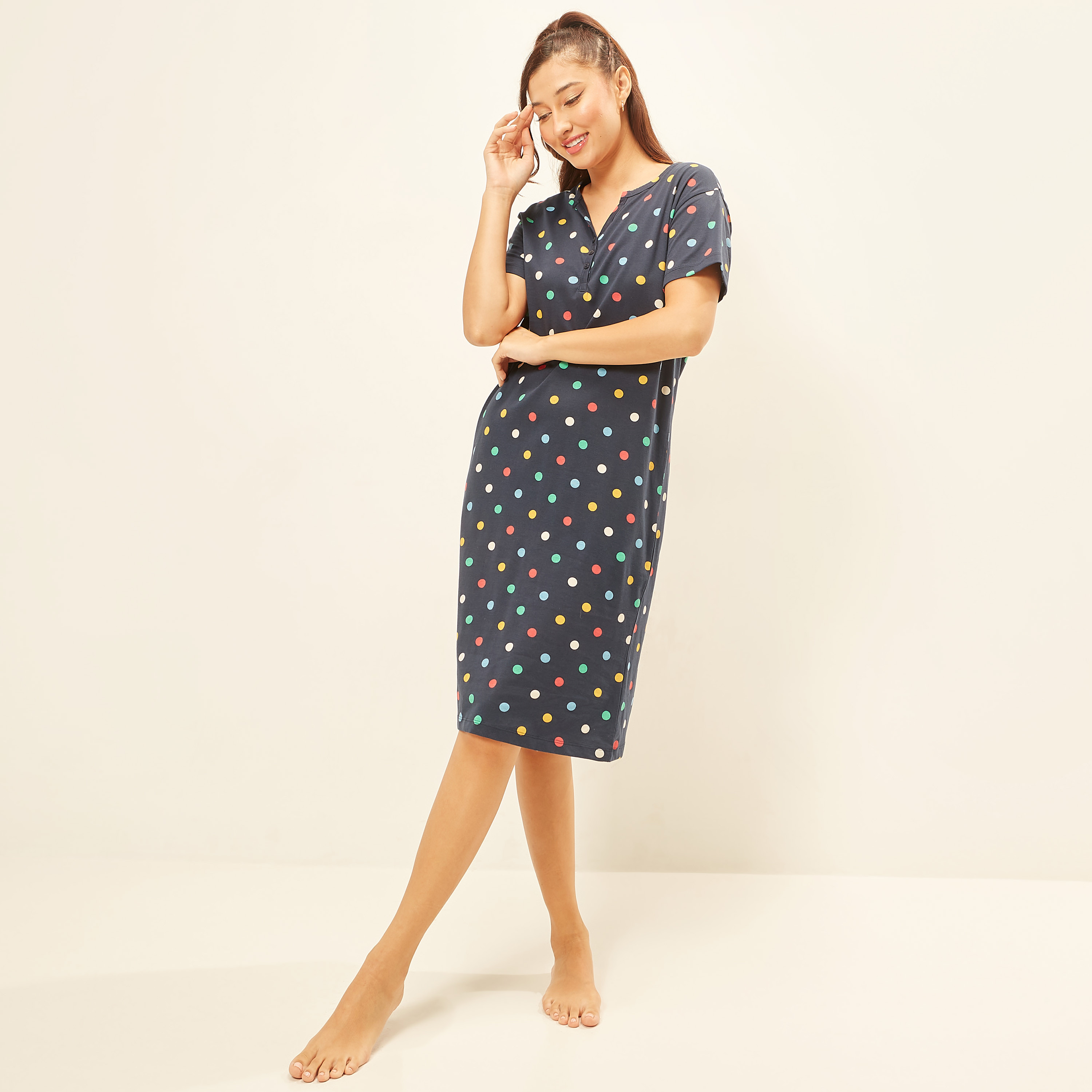 قميص نوم بأكمام قصيرة وطبعات منقطة-women-clothing-nightwear-nighties-image-3