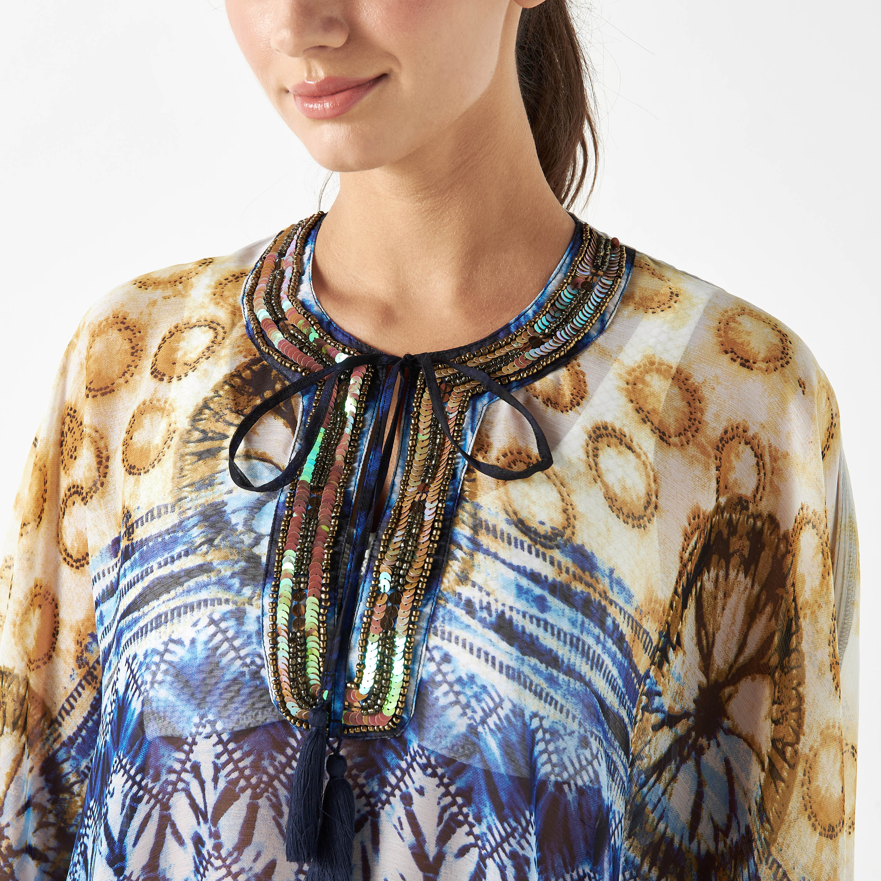 غطاء بحر بطبعات وتفاصيل ترتر ورباط-women-clothing-swimandbeach-beachwear-image-4