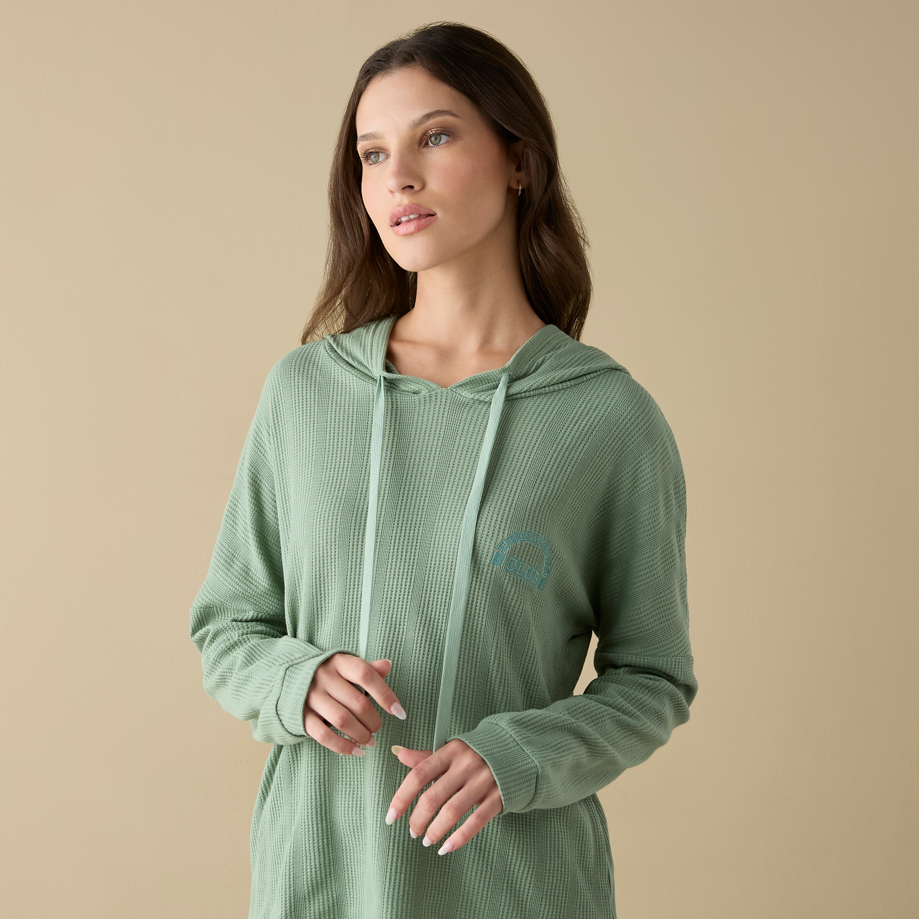 طقم هودي بأكمام طويلة بنمط وافل بارز الملمس وبنطلون رياضي بخصر مطاطي-women-clothing-nightwear-pyjamas-longsets-image-2
